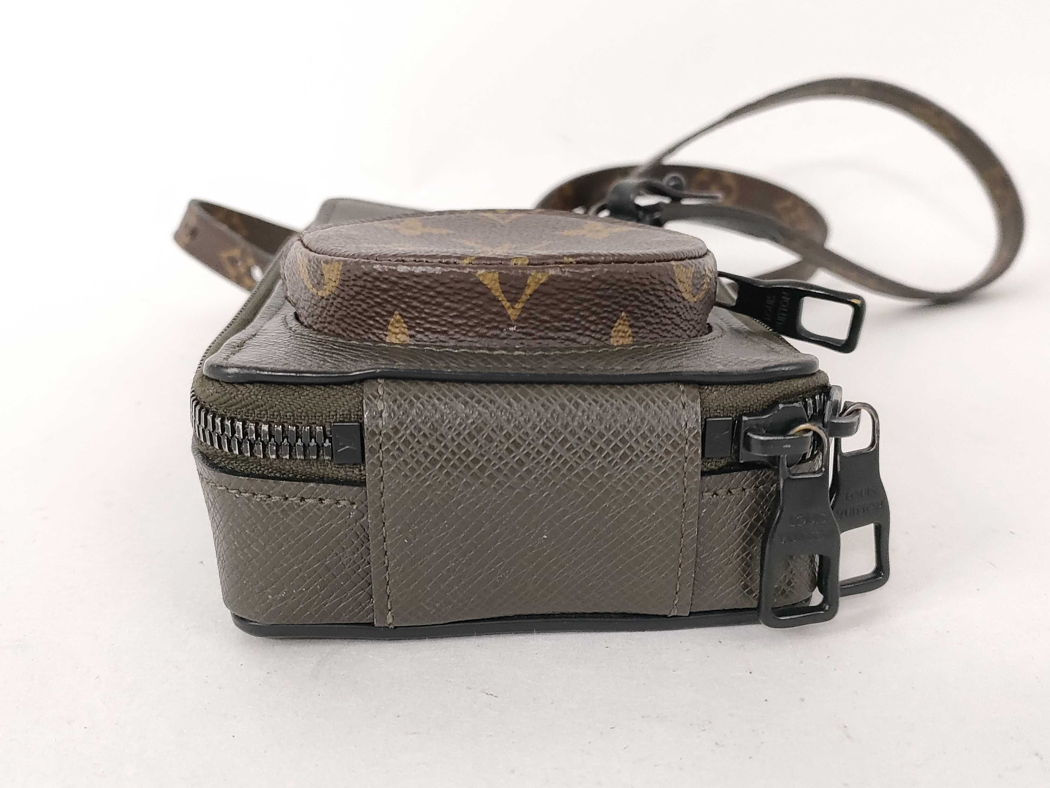 Monogram Louis Vuitton Smartphone Shoulder Bag — view 7