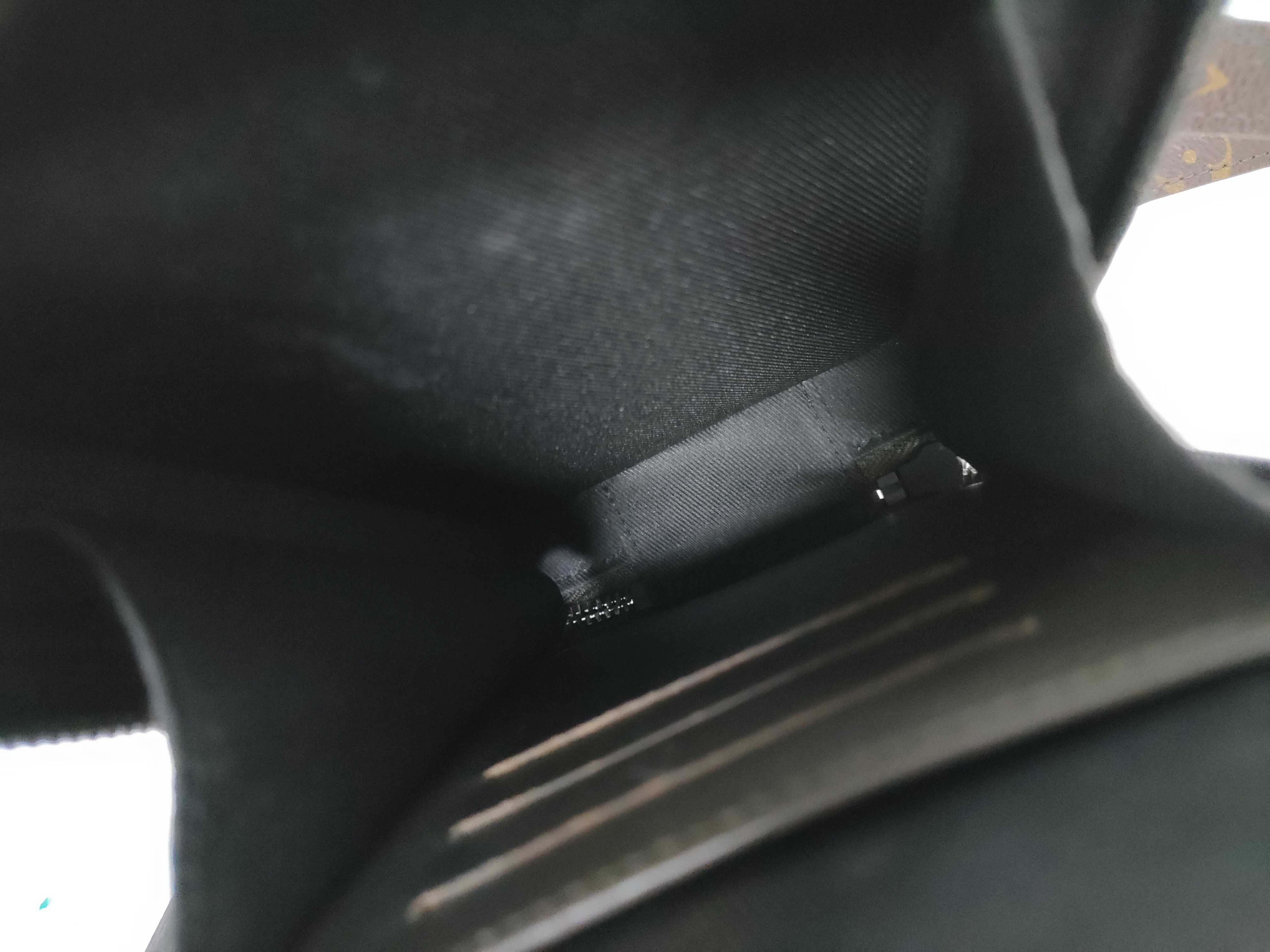 Monogram Louis Vuitton Smartphone Shoulder Bag — view 9