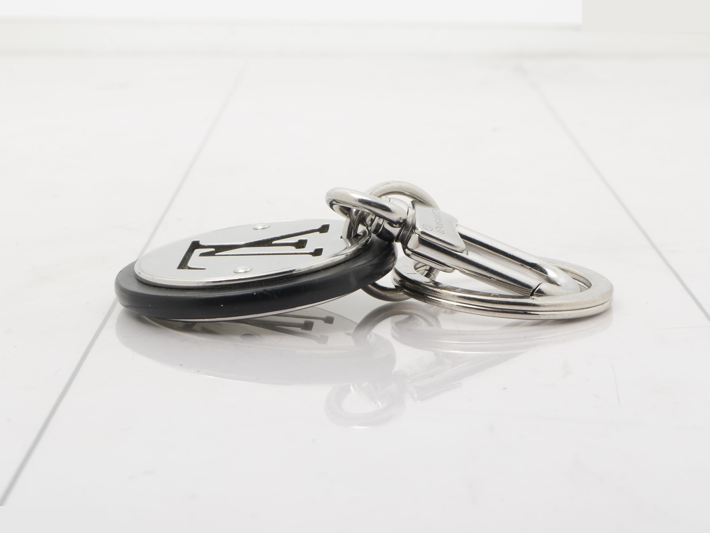 LV circle key chain — view 3
