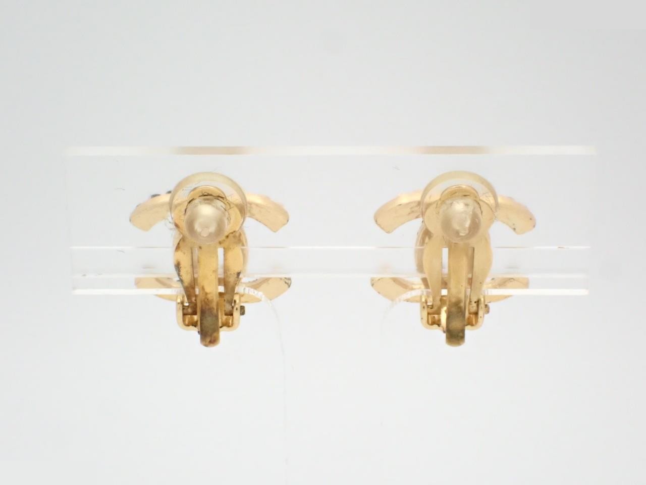 J12 (precious metal) earrings — view 2
