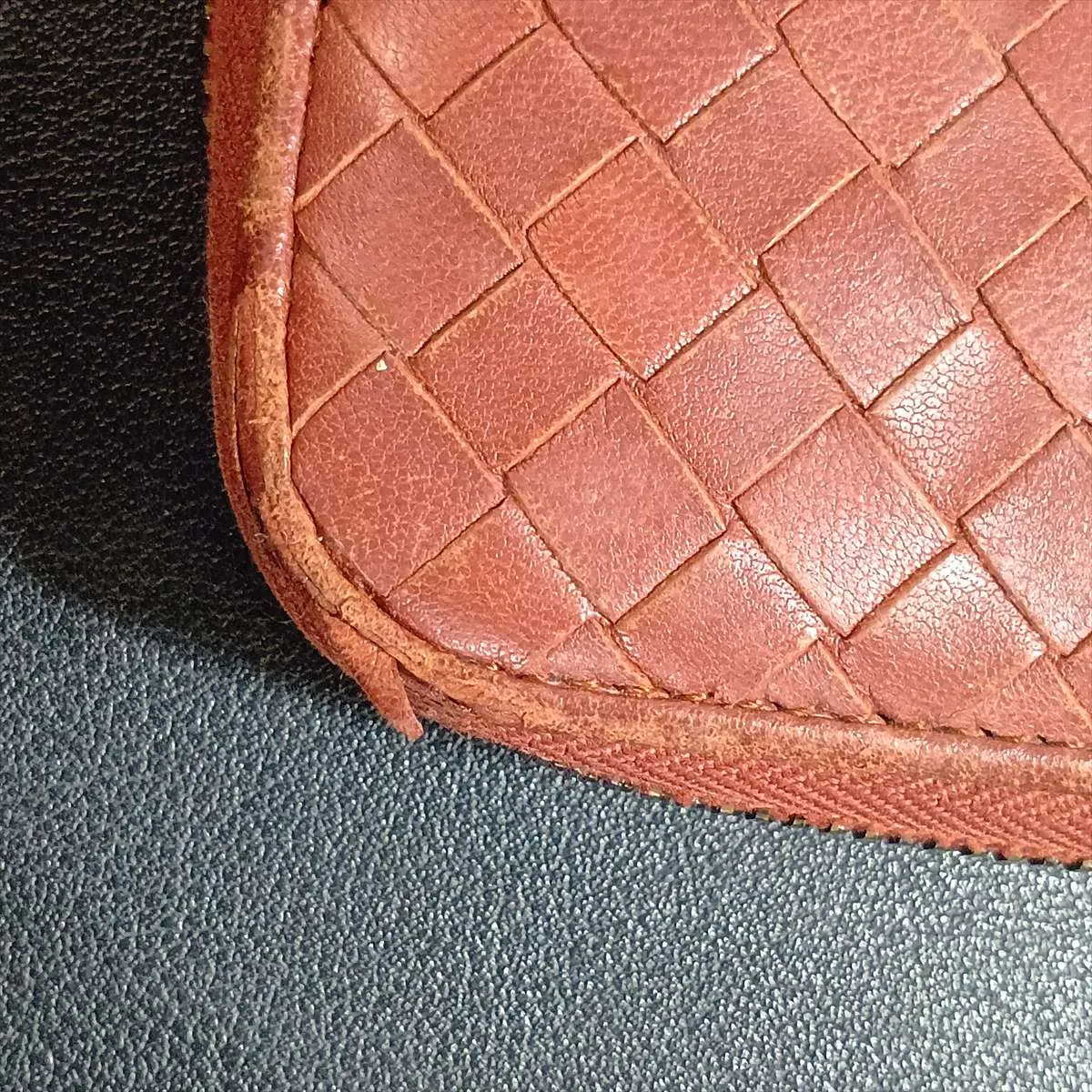 Intrecciato Leather Round Zip Wallet Brown — view 9