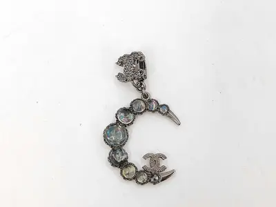 Crescent Moon Motif Coco Mark Earrings