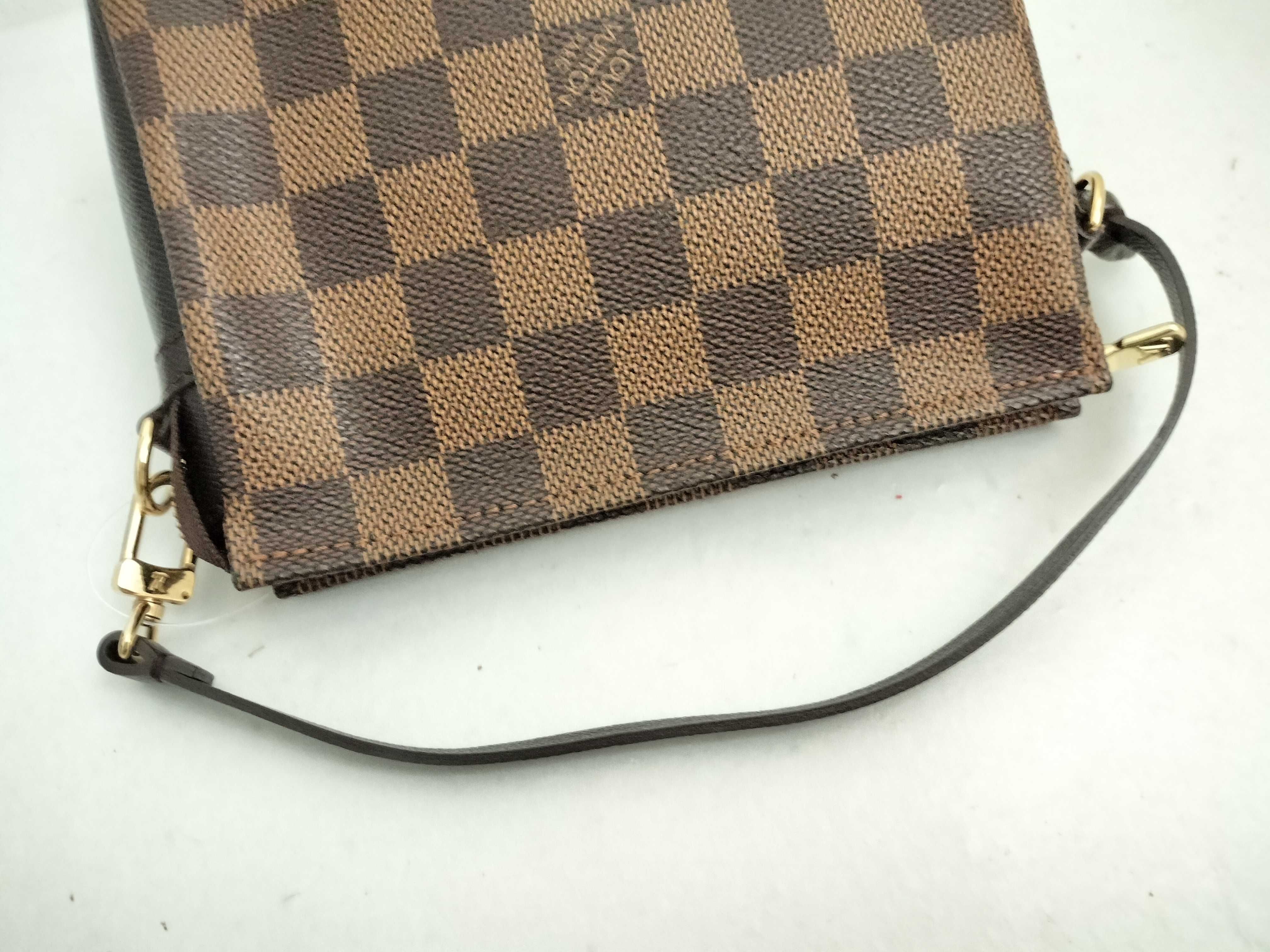 Damier Truth Makeup Shoulder Bag — view 3
