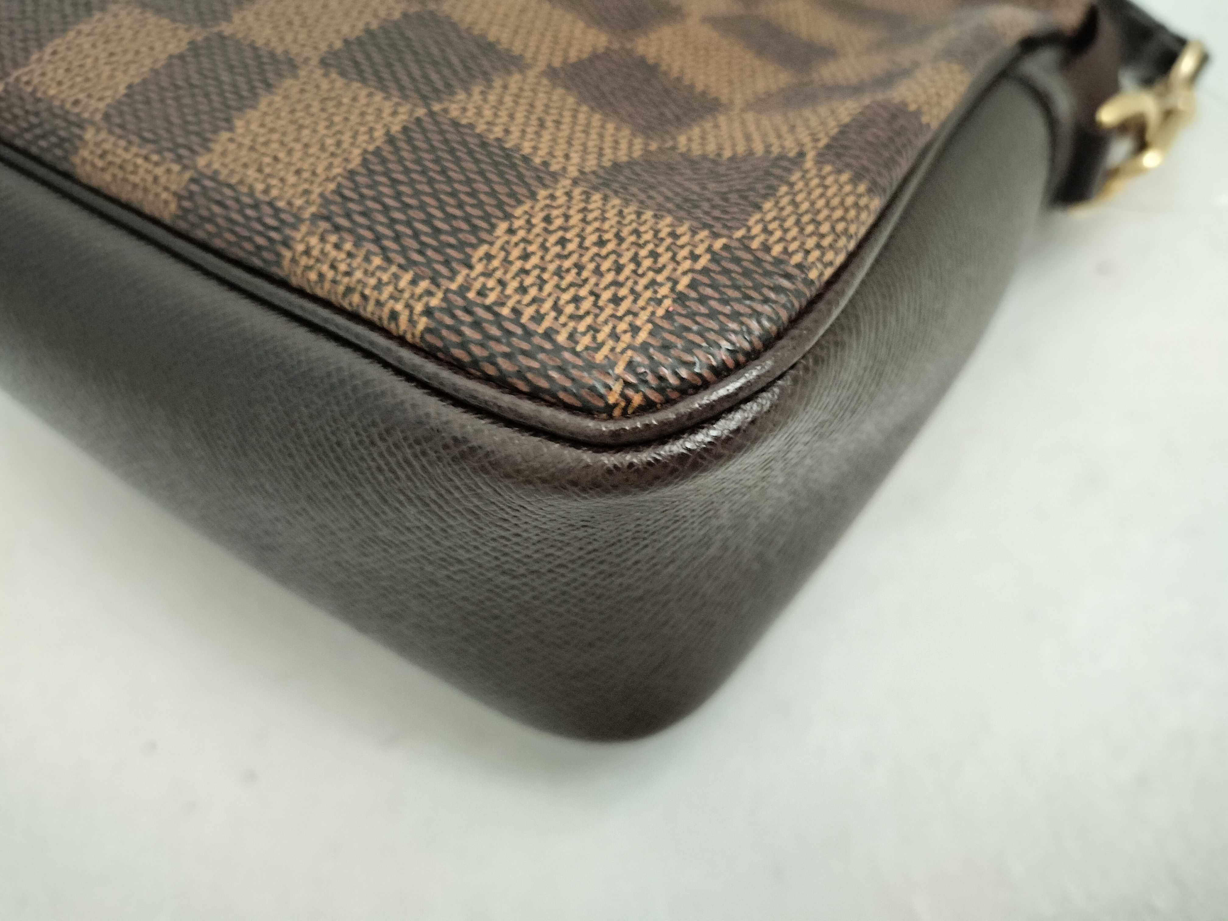 Damier Truth Makeup Shoulder Bag — view 6