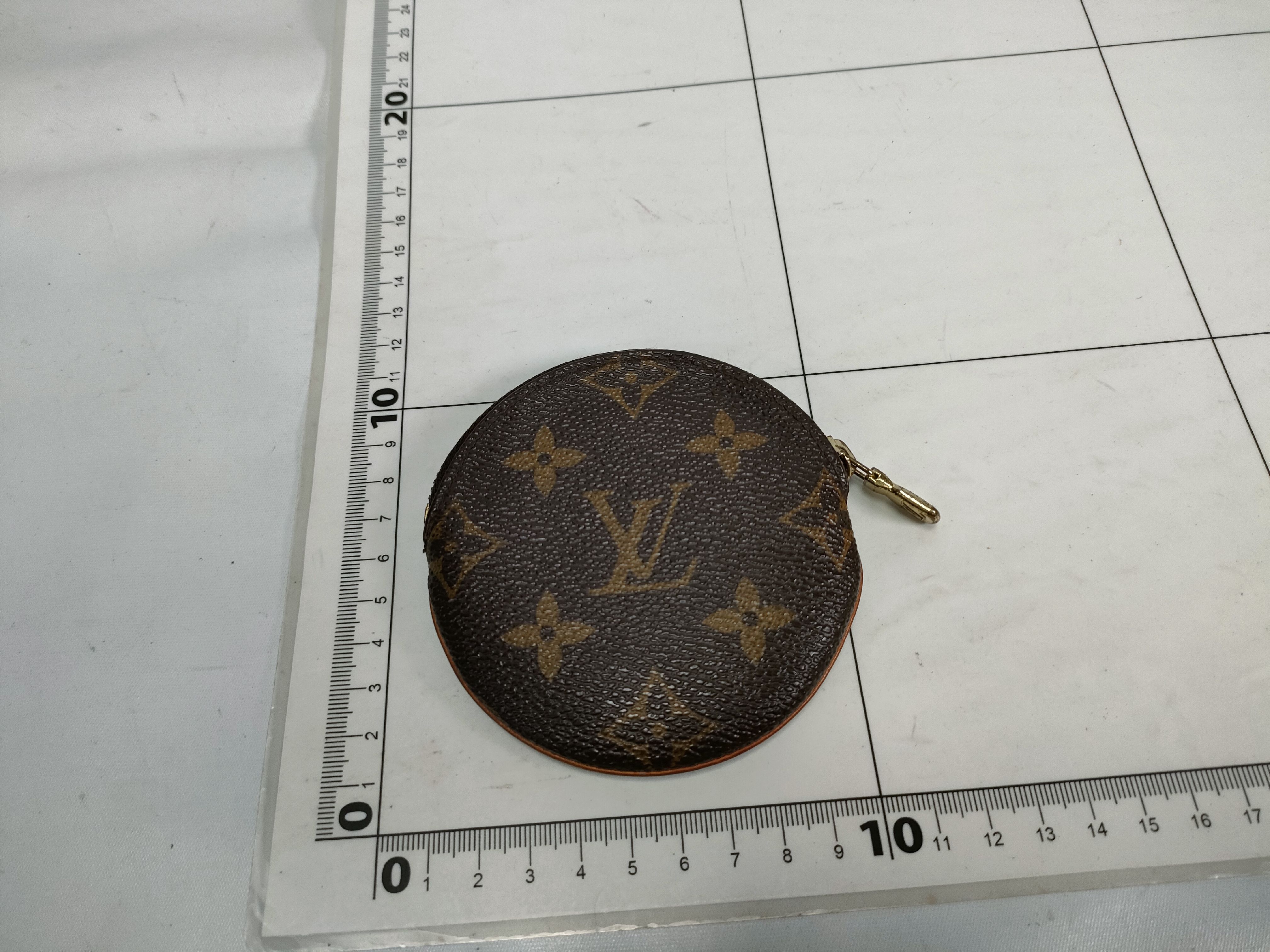 Monogram M61926 Porte Monnaie Rond Coin Case — view 2