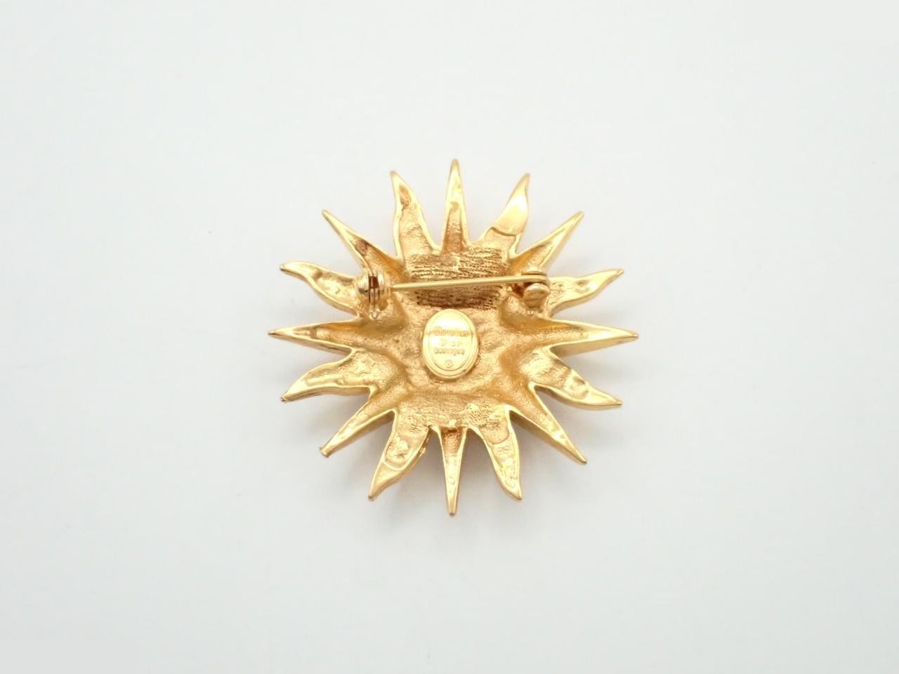 Other lines: Precious metals and brooches — view 2