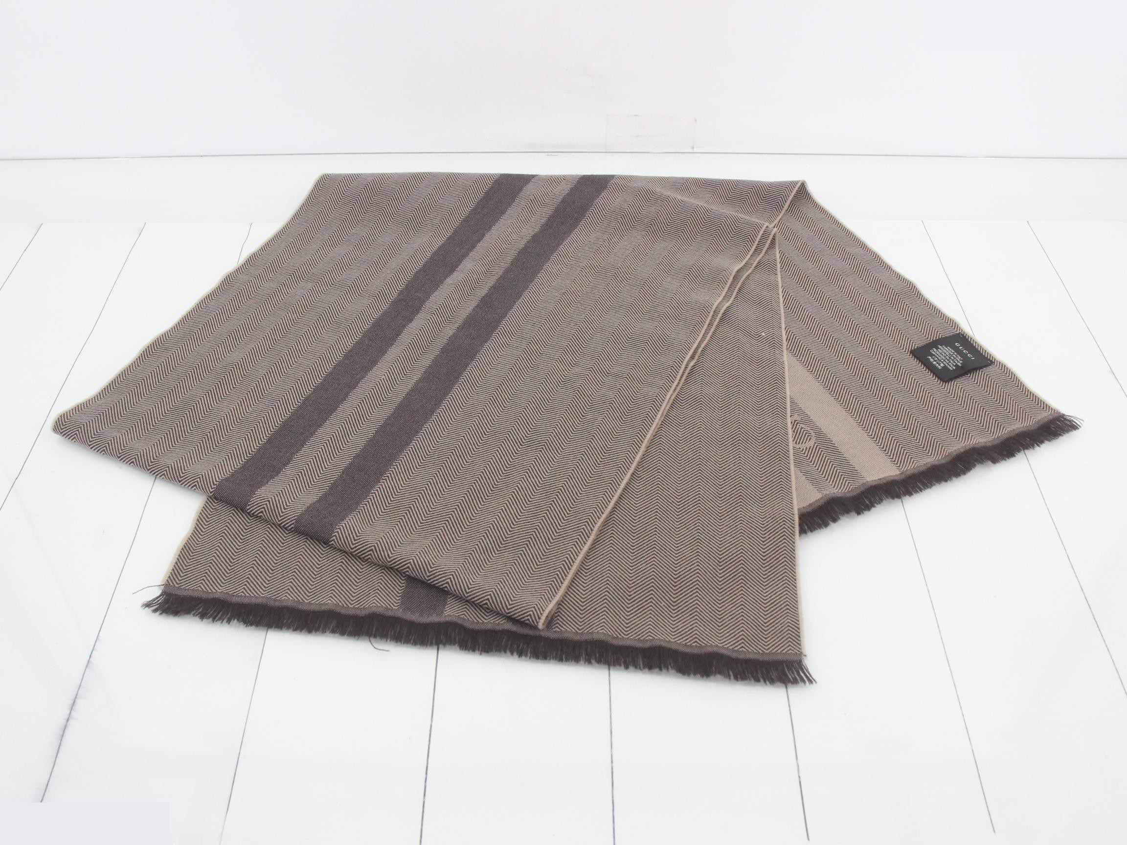 logo scarf with tag. — view 3