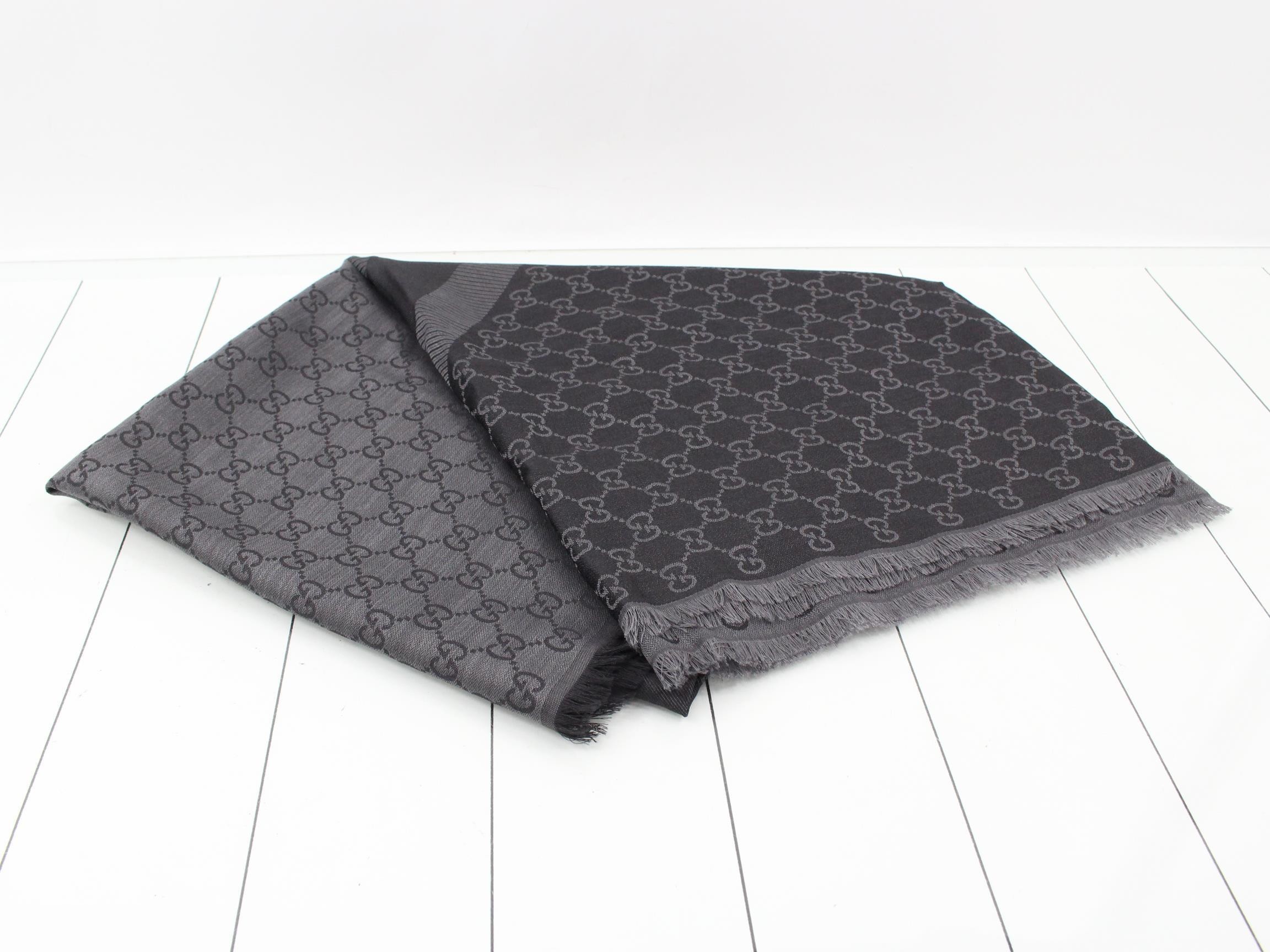 Gray wool stole, unused. — view 2