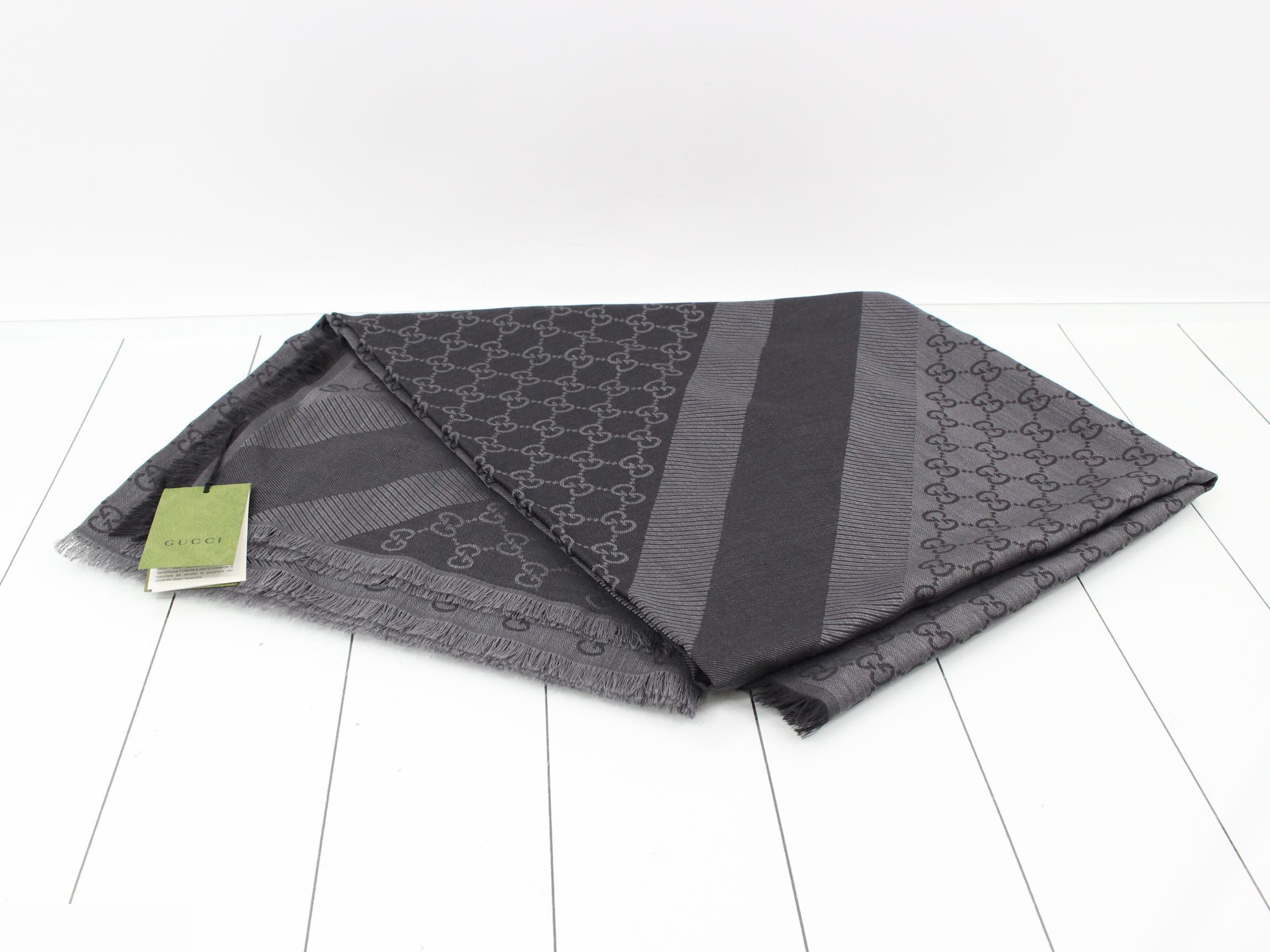 Gray wool stole, unused. — view 3