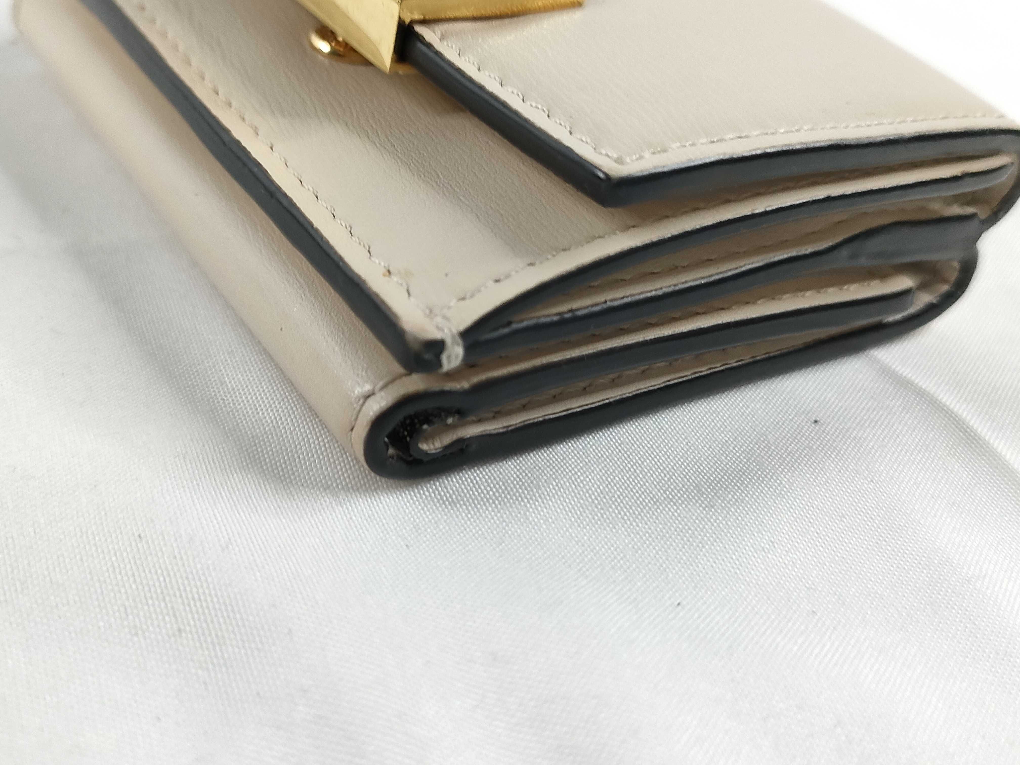 Gold Logo Tri-fold Wallet 8M0395 Beige Wallet — view 3