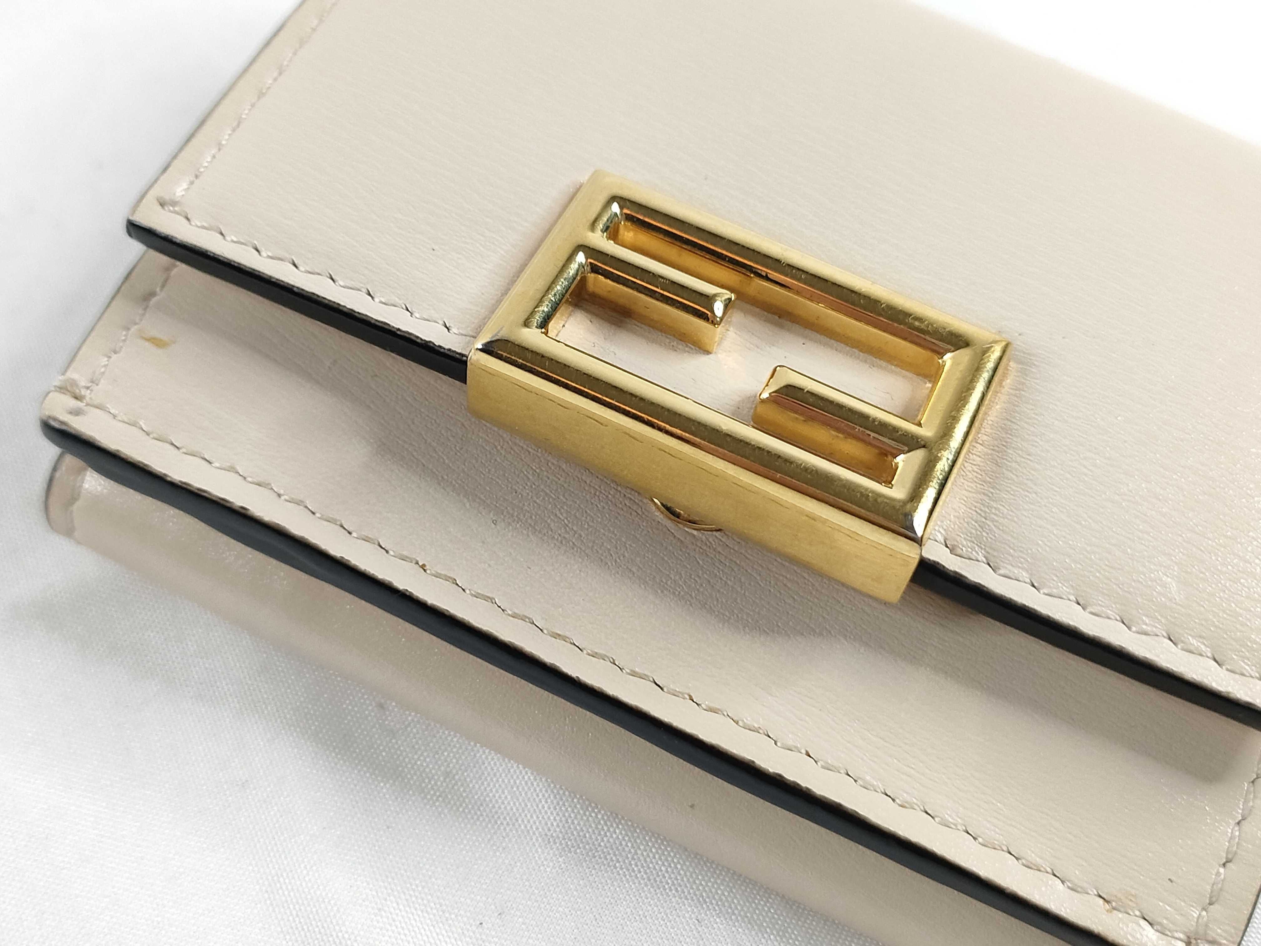 Gold Logo Tri-fold Wallet 8M0395 Beige Wallet — view 8