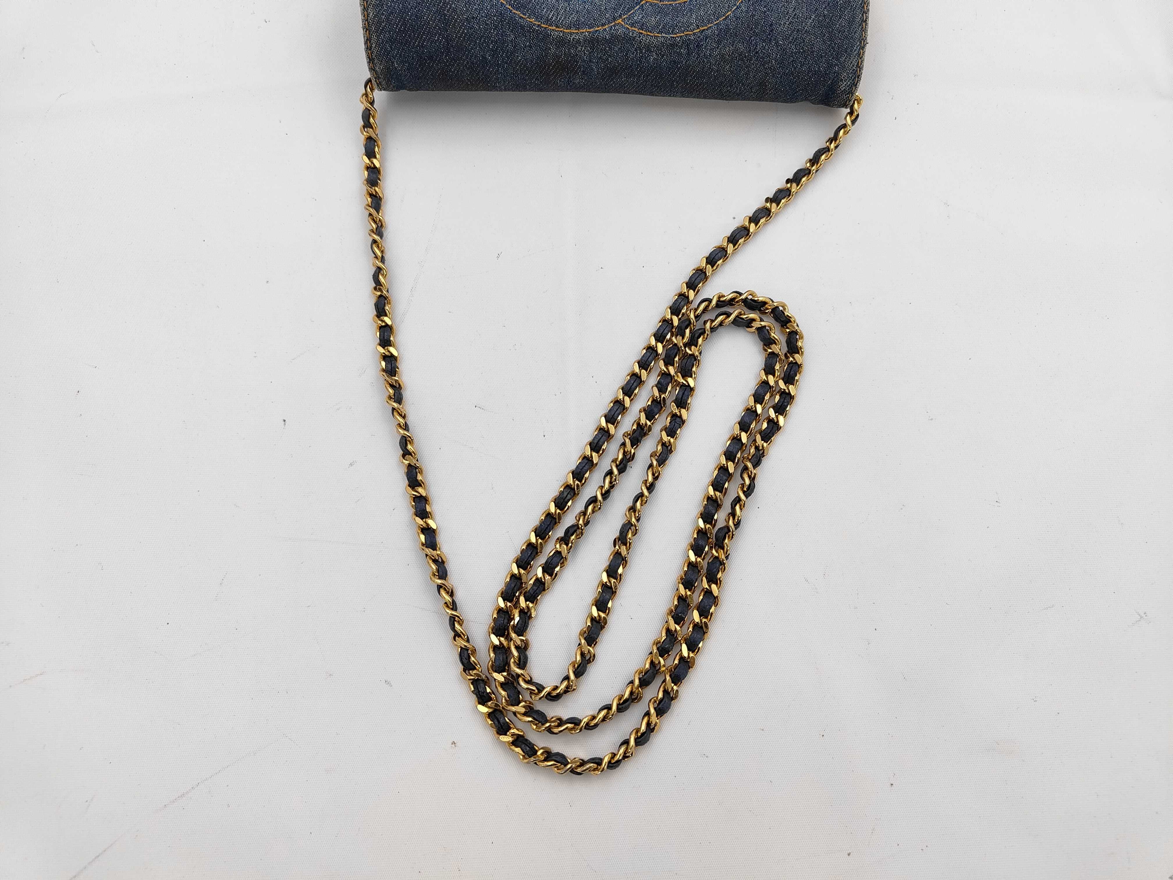 denim chain wallet, blue, serial number 4, shoulder bag. — view 3