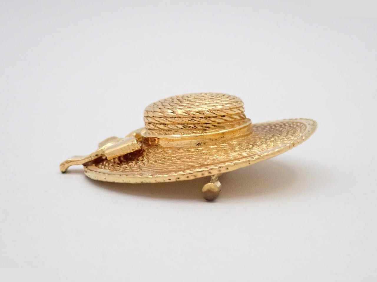 Brooch, straw hat, ribbon, box included. — view 3