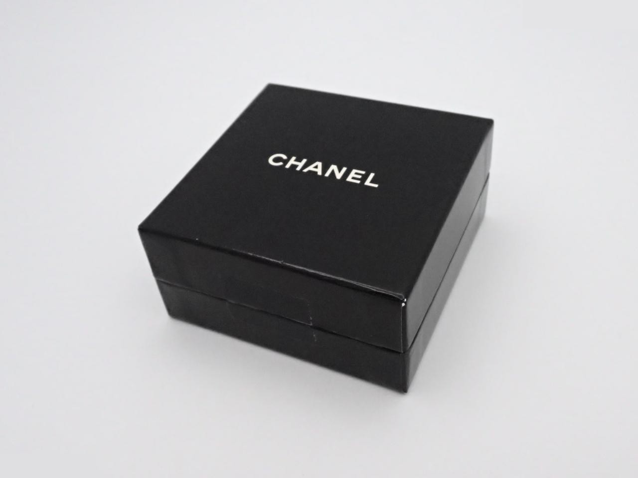 Brooch, straw hat, ribbon, box included. — view 4