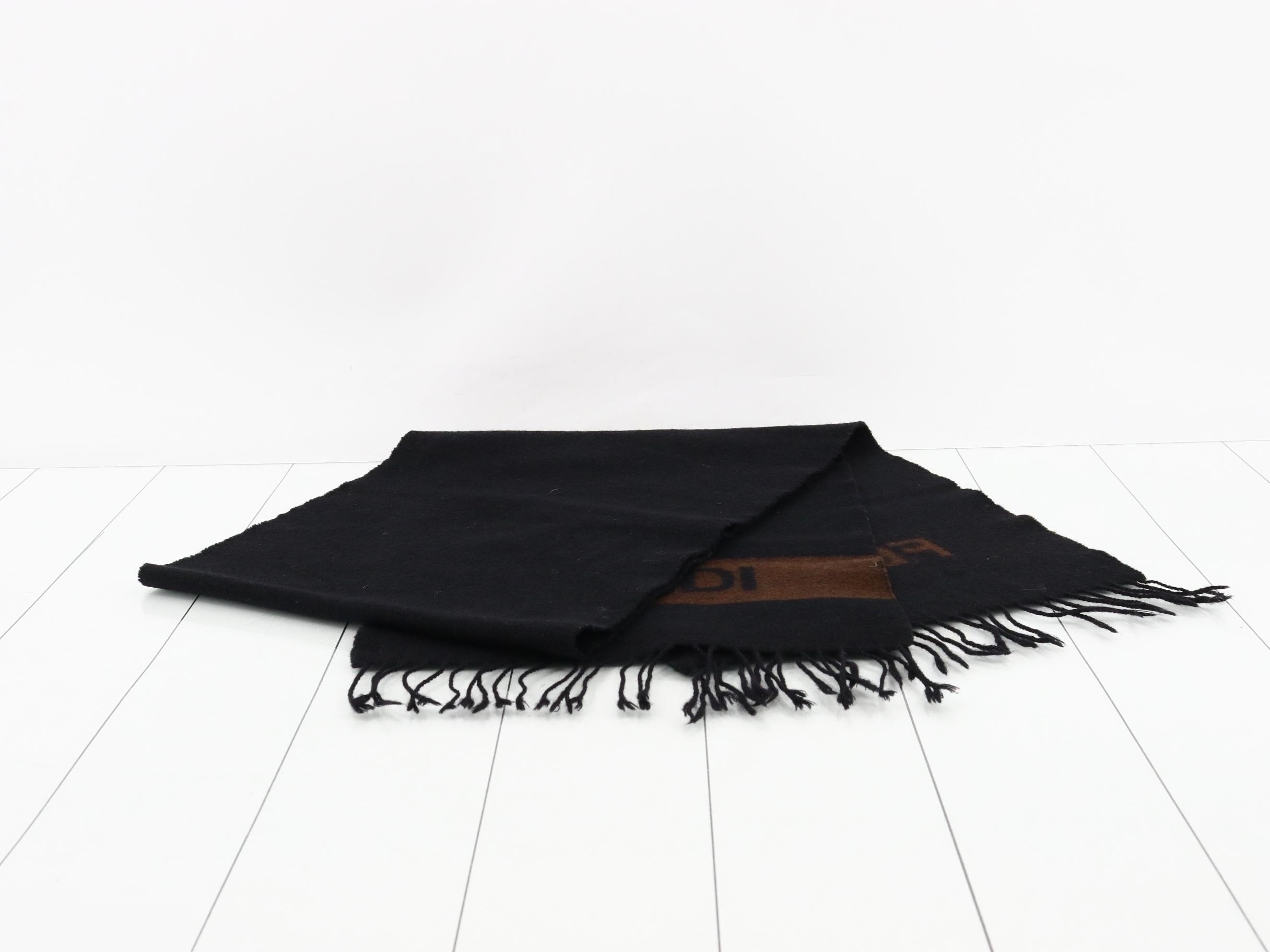 logo scarf — view 3