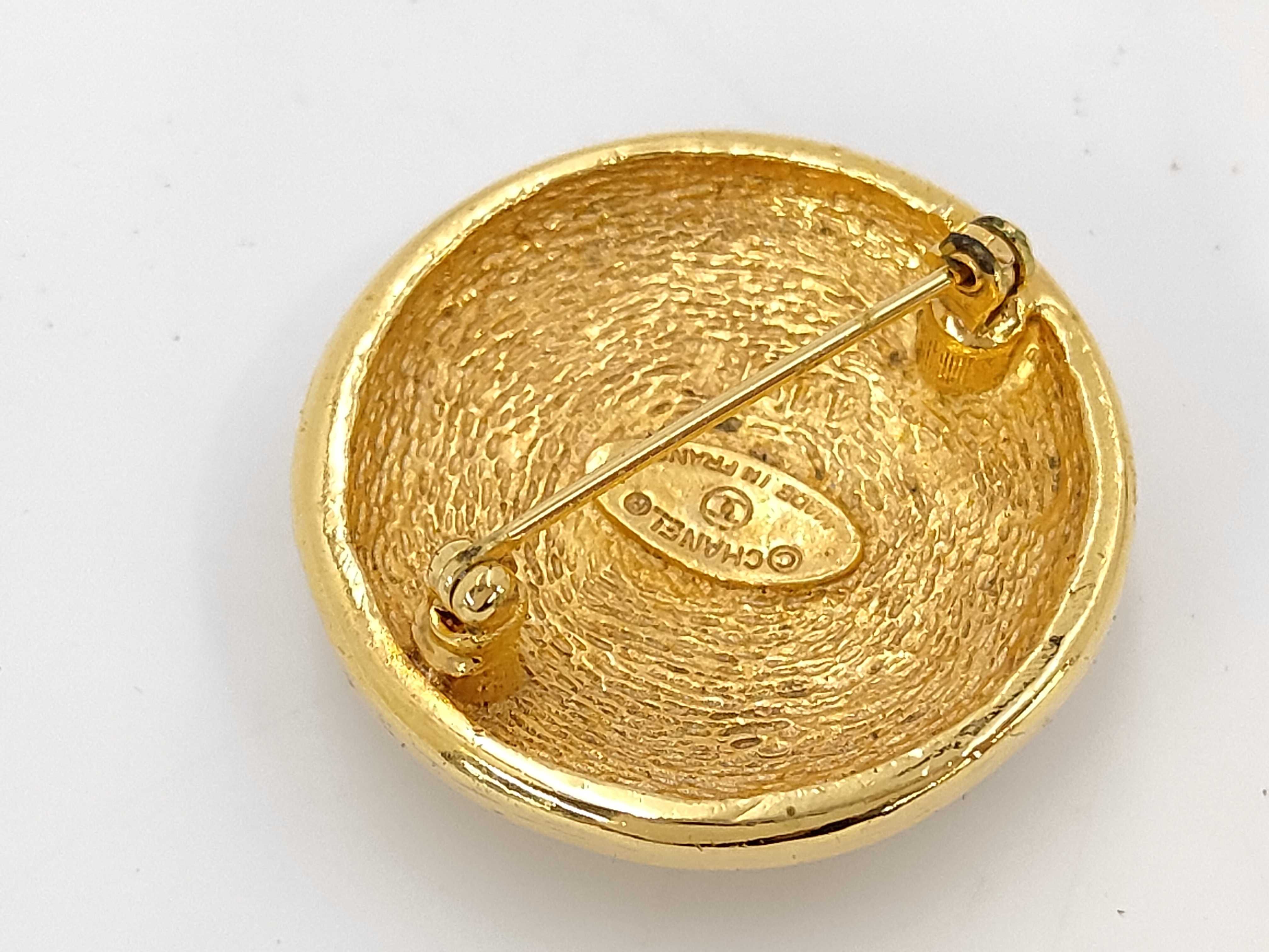 Coco Mark Round Brooch 1136 Gold Color Brooch — view 3