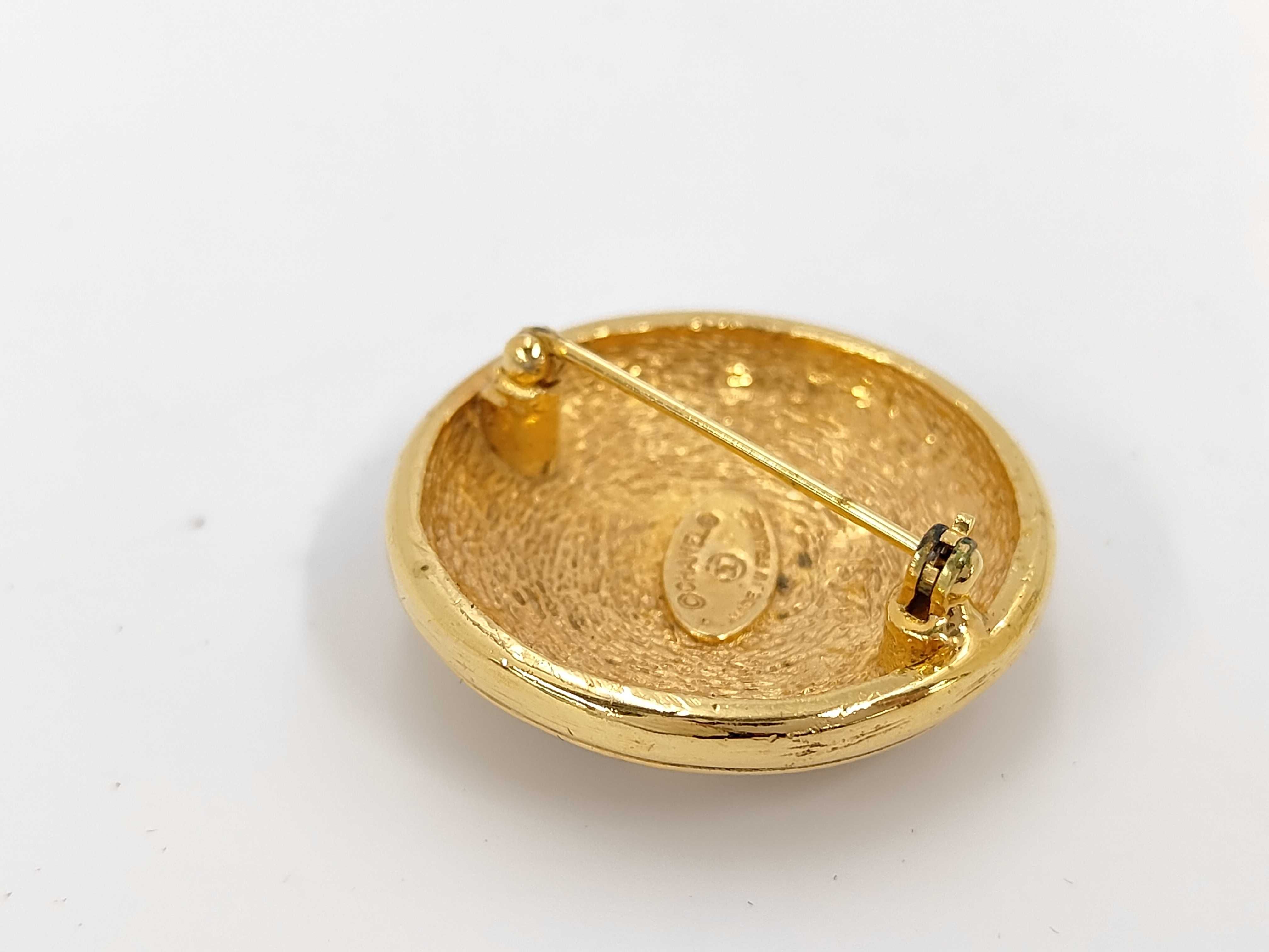 Coco Mark Round Brooch 1136 Gold Color Brooch — view 4