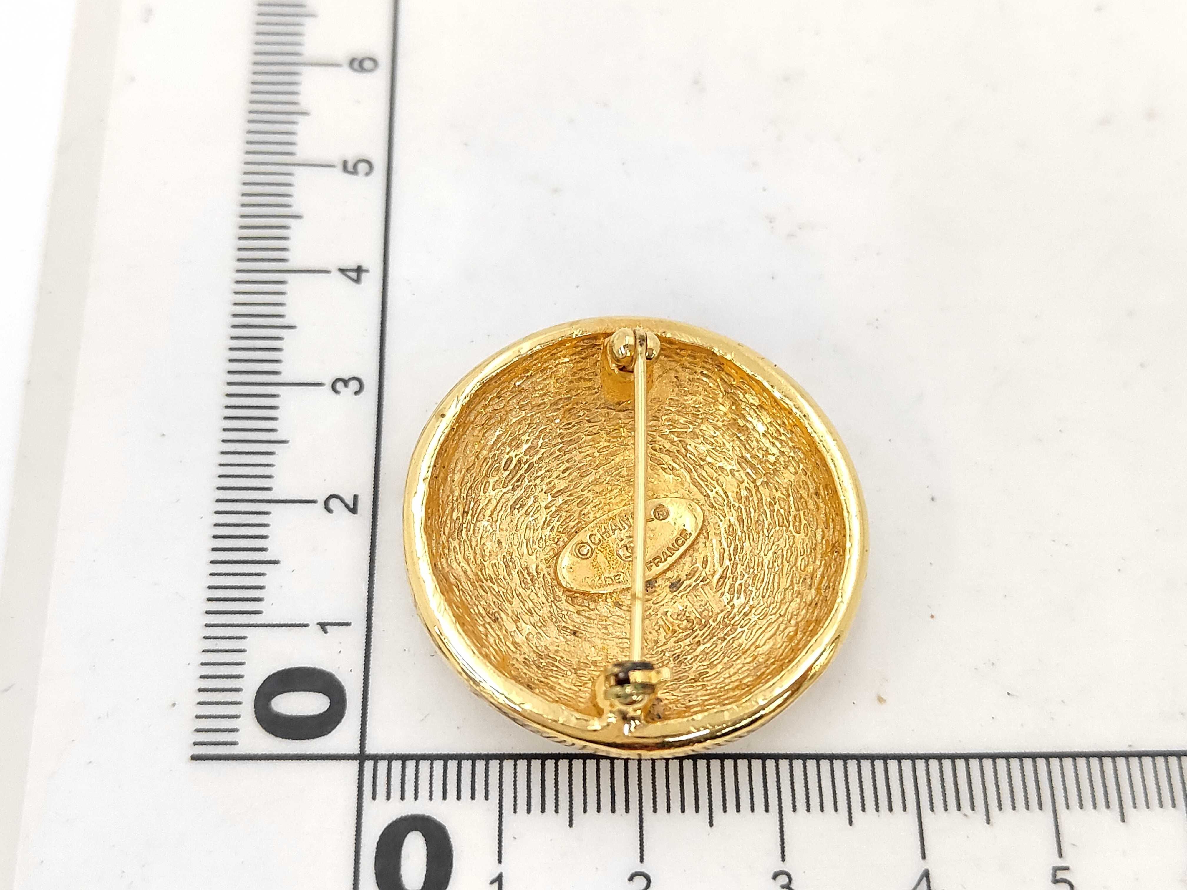 Coco Mark Round Brooch 1136 Gold Color Brooch — view 6