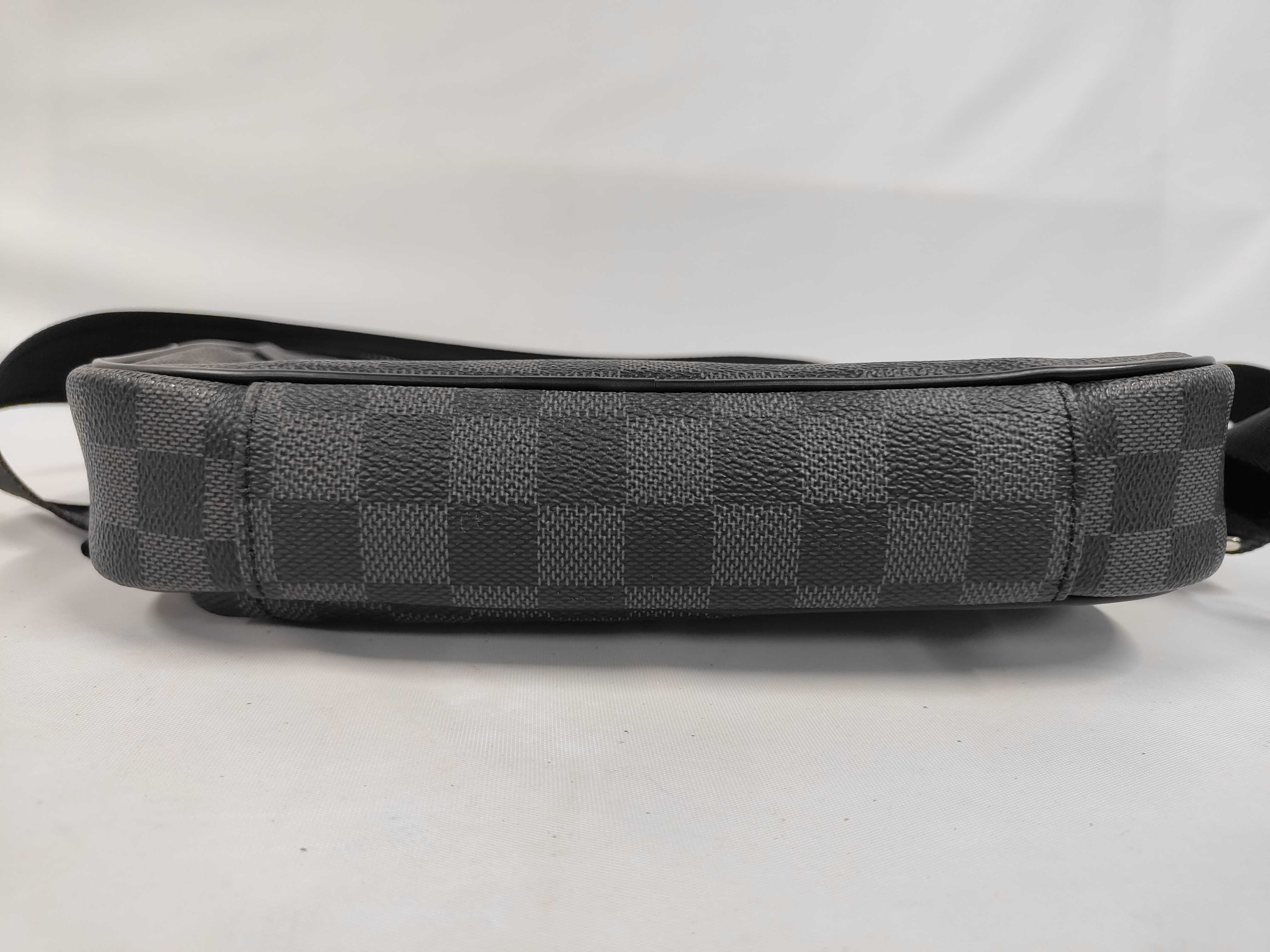 Damier Graphite Ambrelle N41289 Gray Shoulder Bag (RFID detected) — view 3
