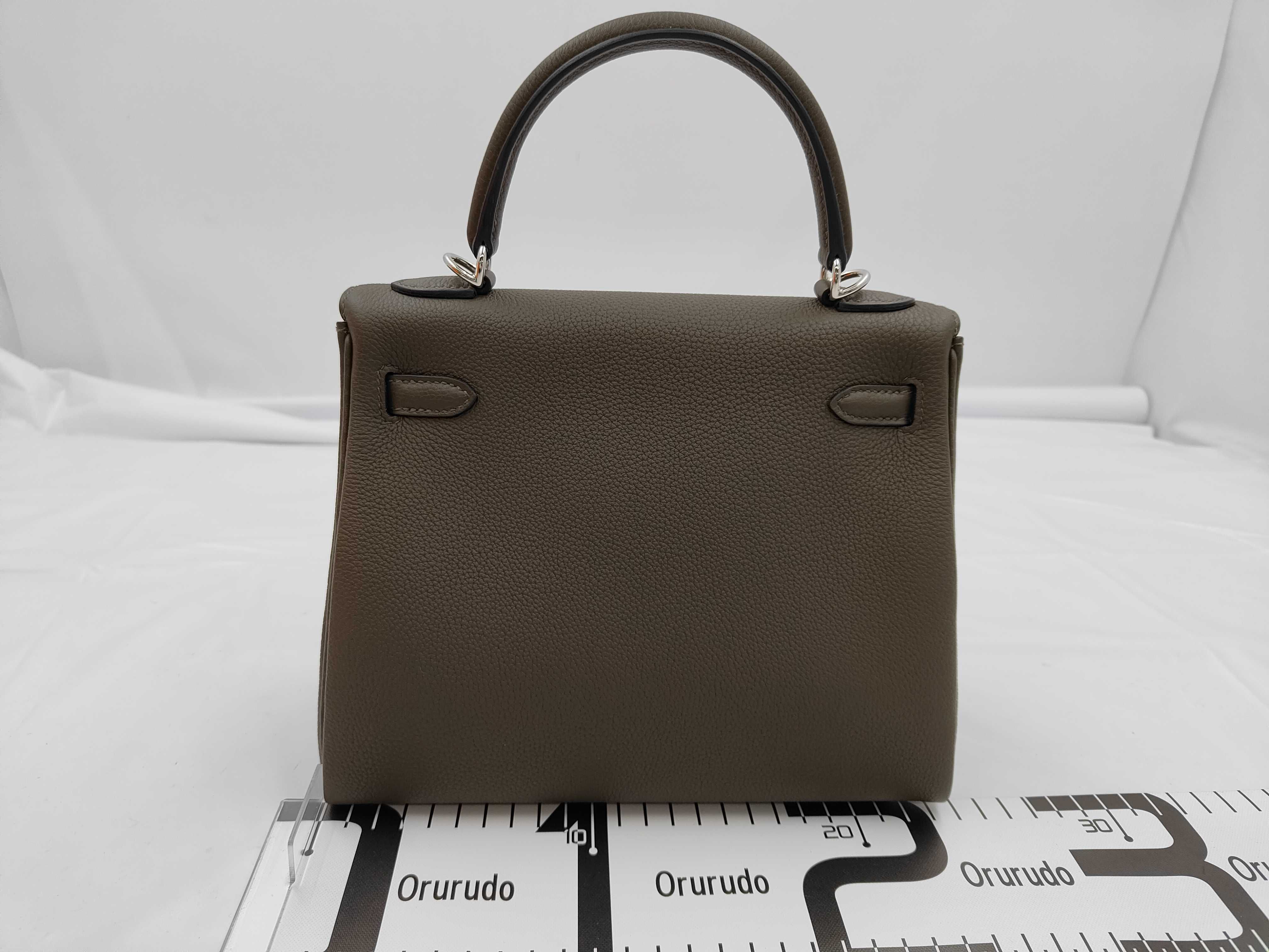 Kelly 25 Togo Vert Roden/P Hardware K Stamp Handbag — view 2