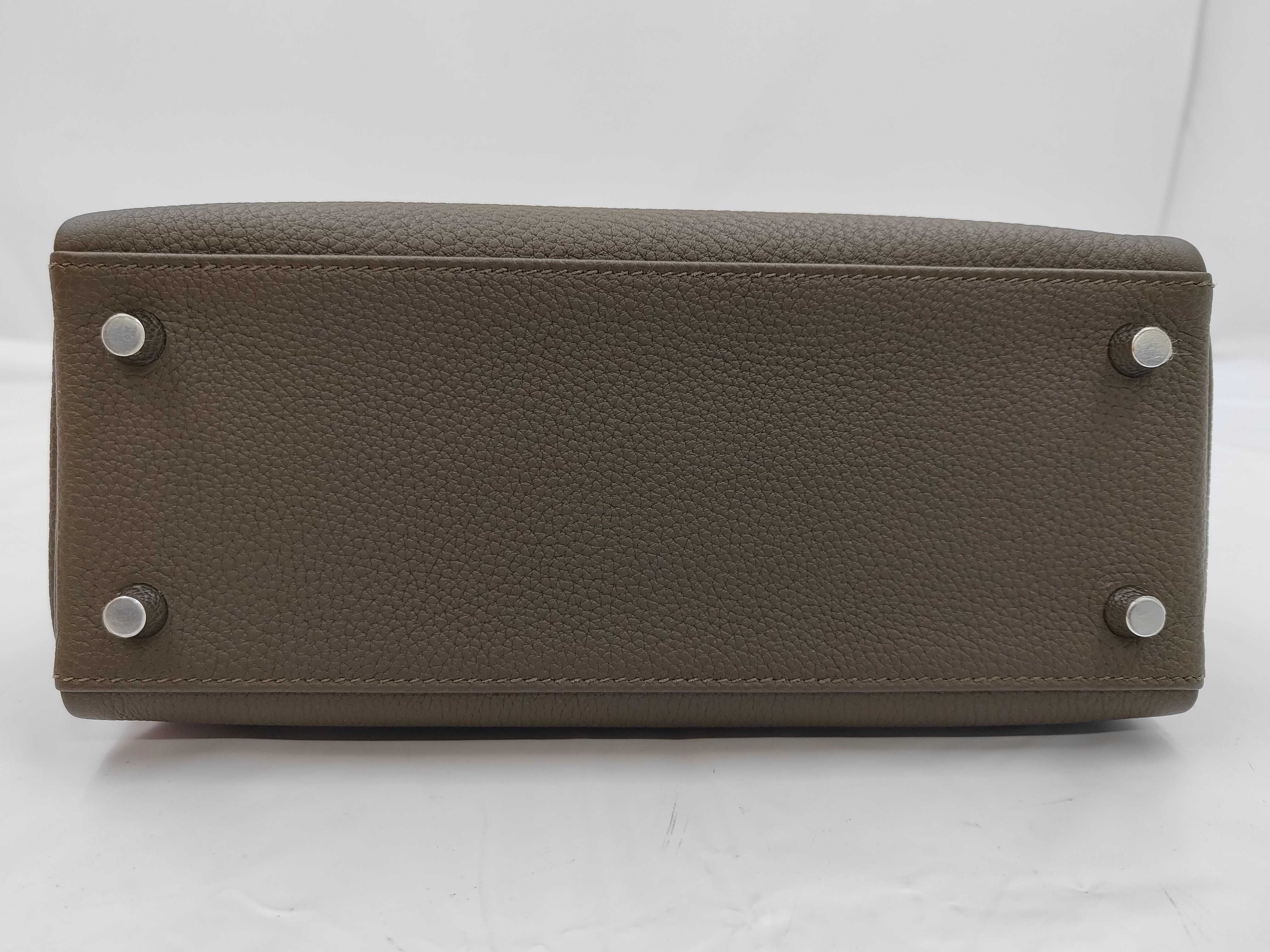 Kelly 25 Togo Vert Roden/P Hardware K Stamp Handbag — view 6