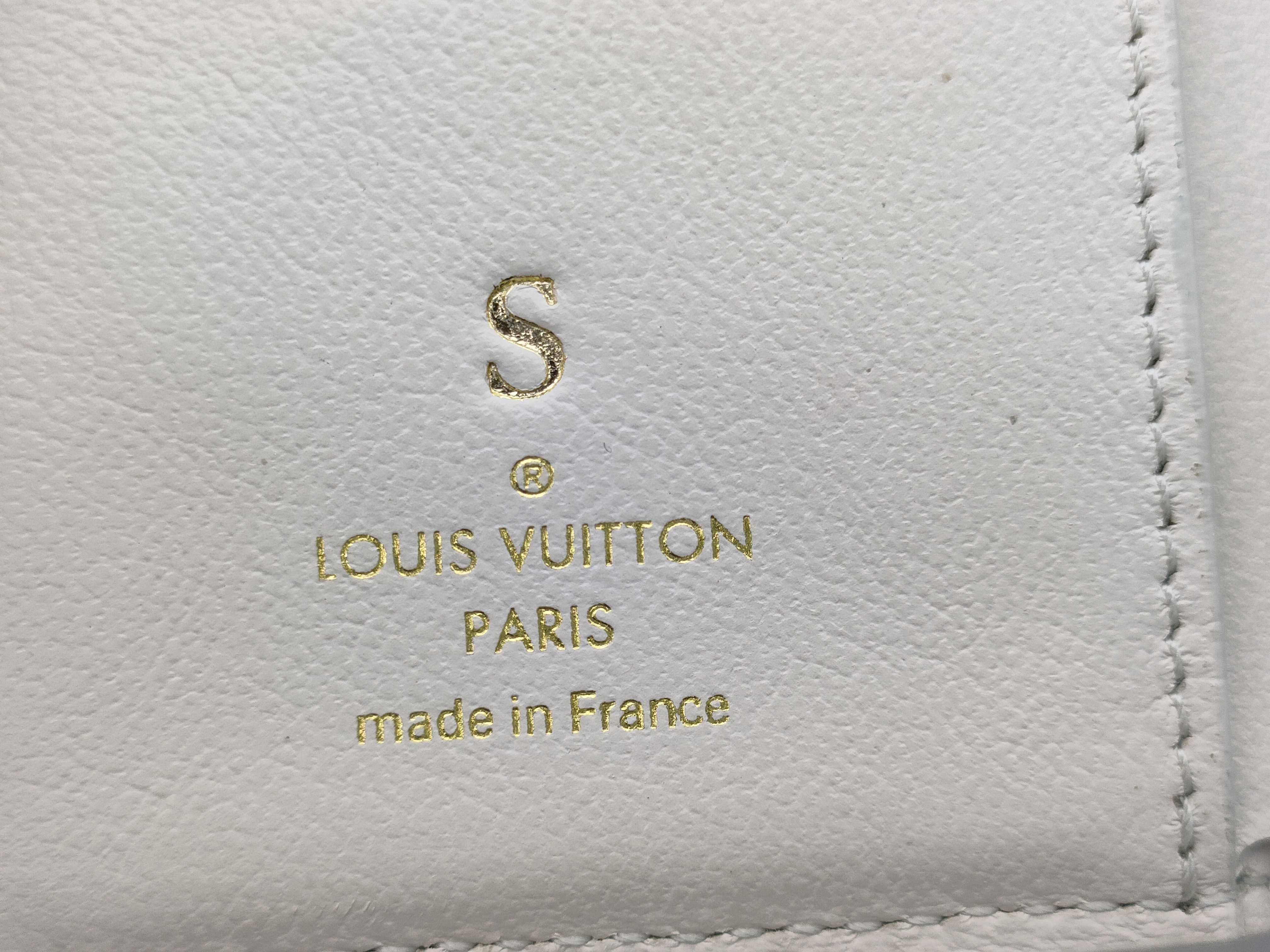 Monogram M82291 Portefeuille Lou Bi-fold Wallet *Initial Wallet — view 9