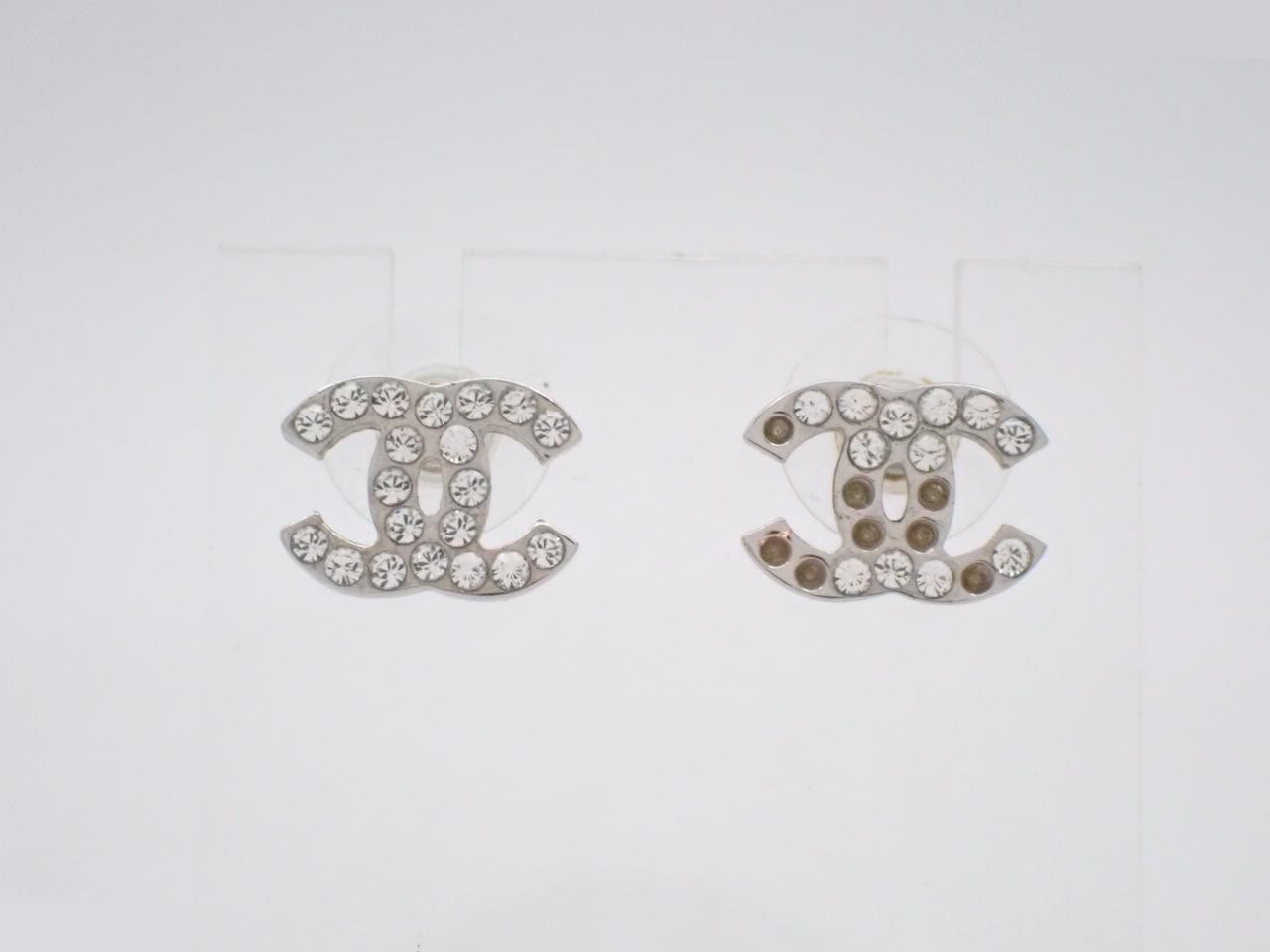 Coco Mark Rhinestone Silver Color Earrings 06V