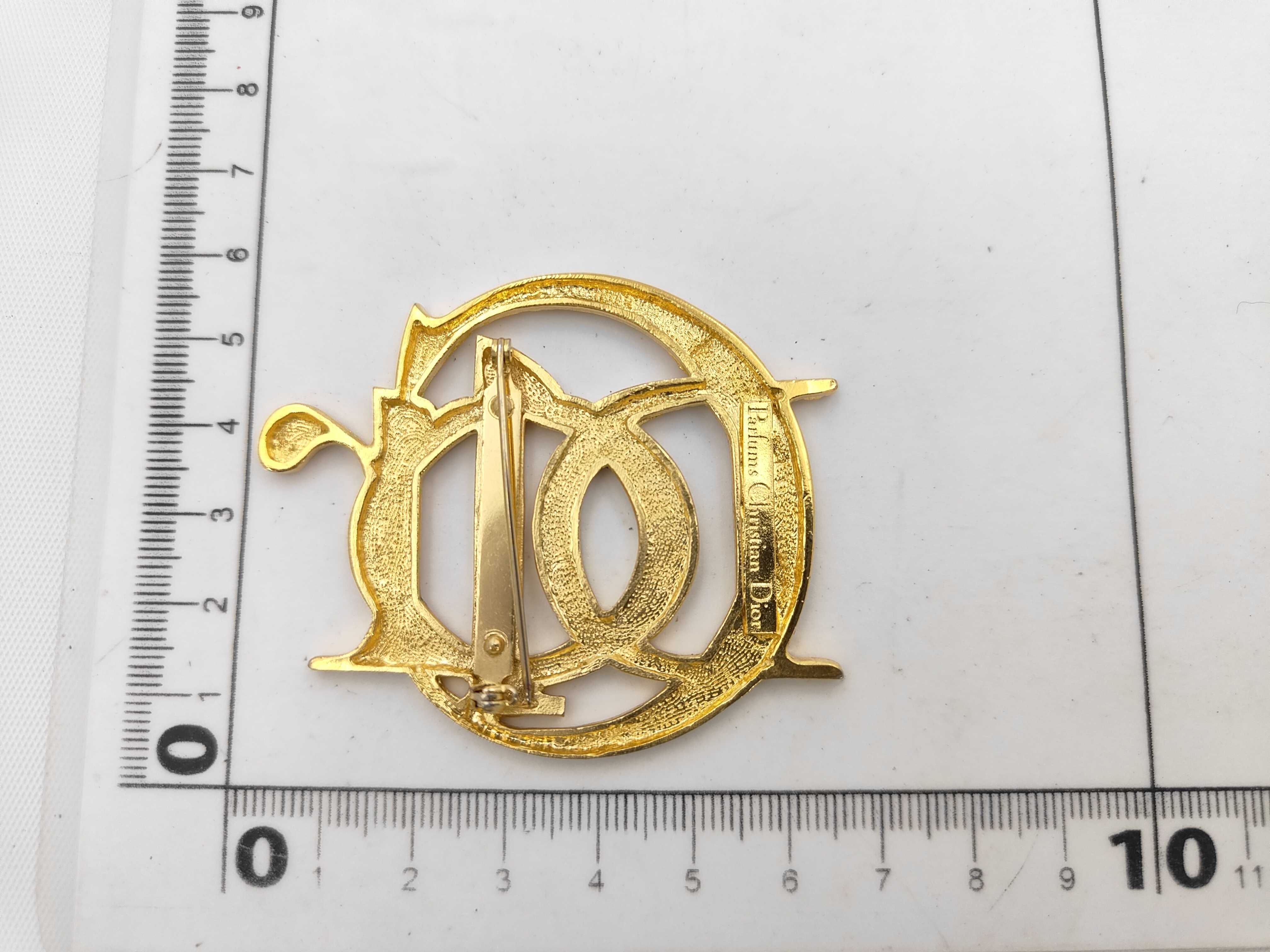 brooch — view 5