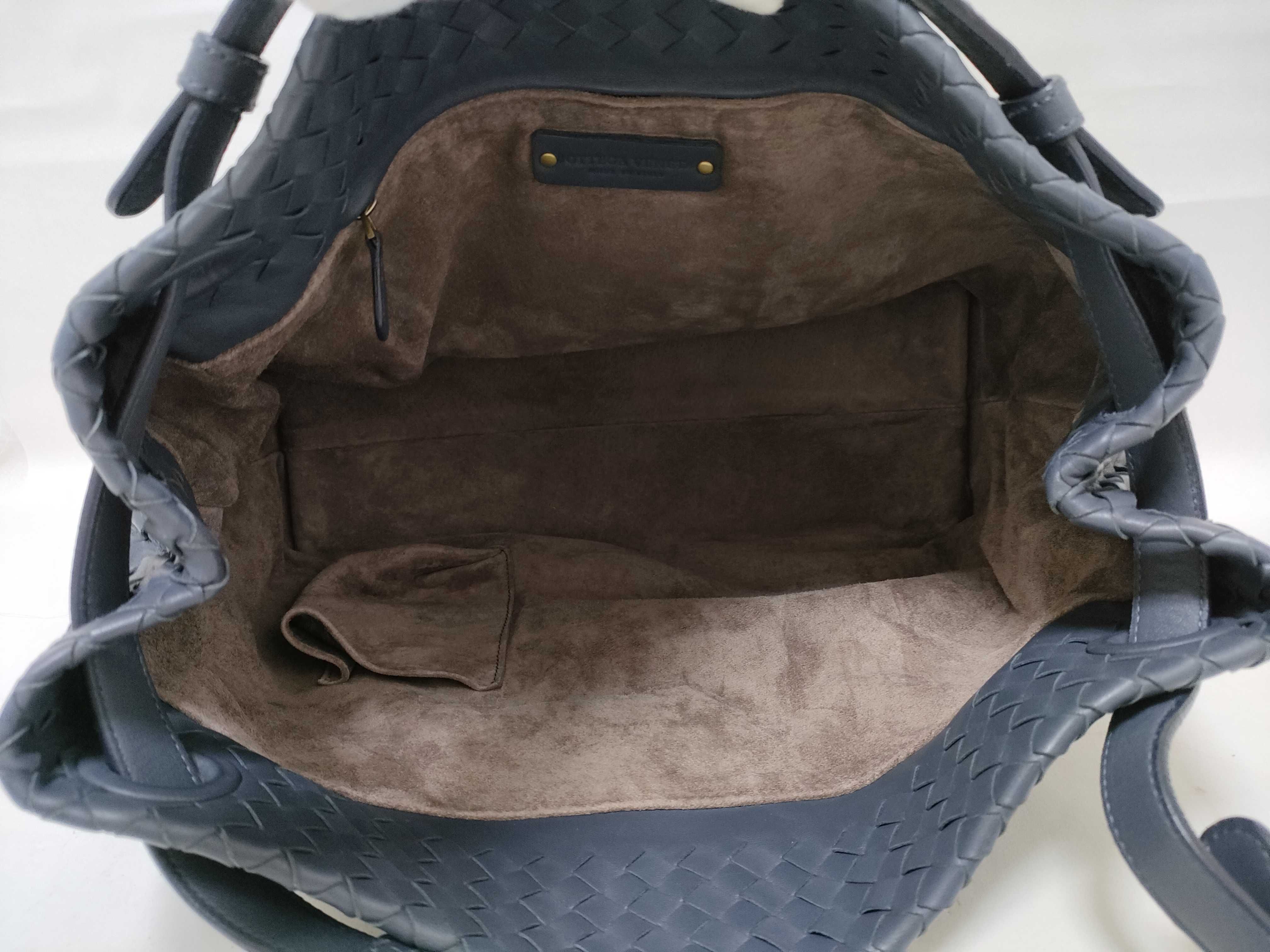 Intrecciato Garda Bag Handbag 179320 Navy W33cm Handbag — view 9