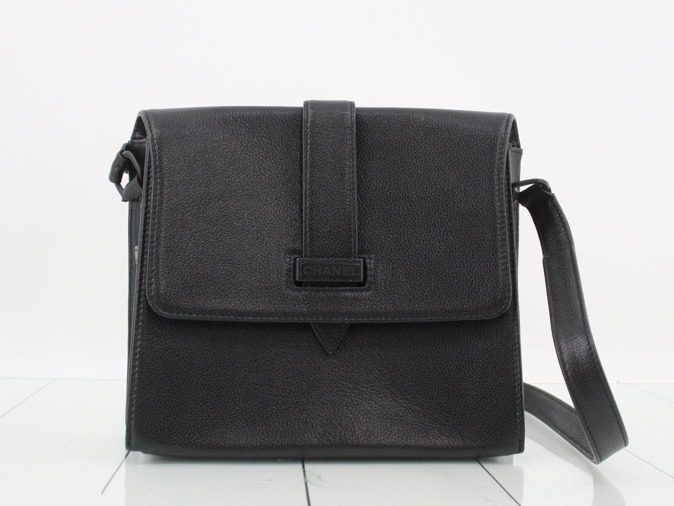 Leather shoulder bag