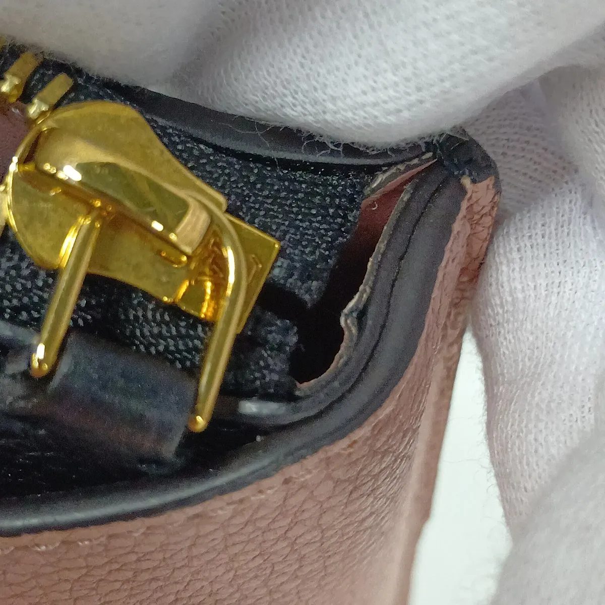 City Steamer MM M53019, serial number unclear, pink x black, padlock cannot be opened, front pocket cannot be opened. — view 14