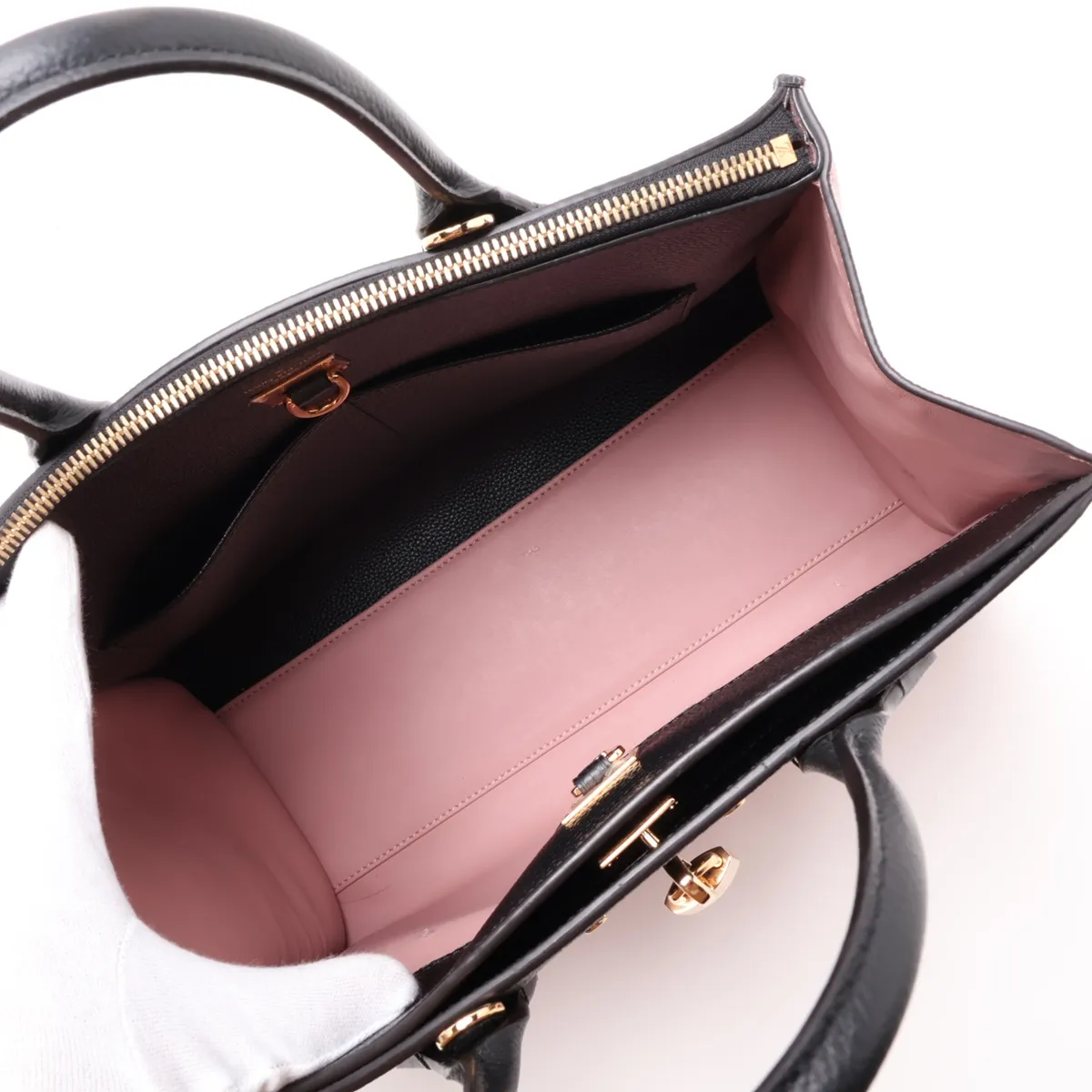 City Steamer MM M53019, serial number unclear, pink x black, padlock cannot be opened, front pocket cannot be opened. — view 7
