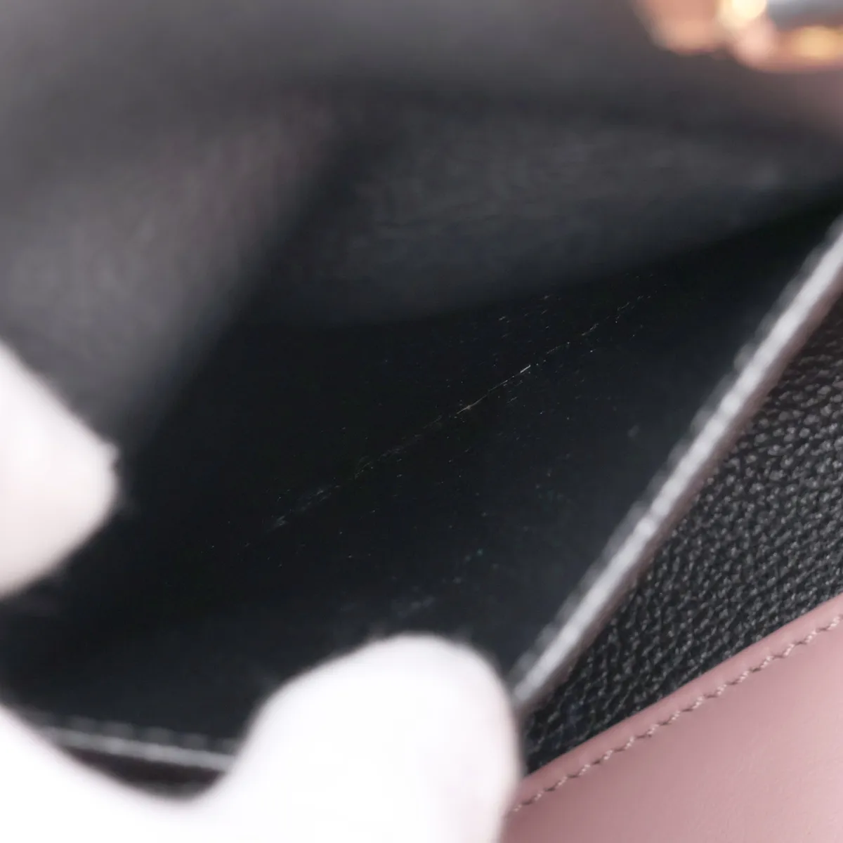 City Steamer MM M53019, serial number unclear, pink x black, padlock cannot be opened, front pocket cannot be opened. — view 9