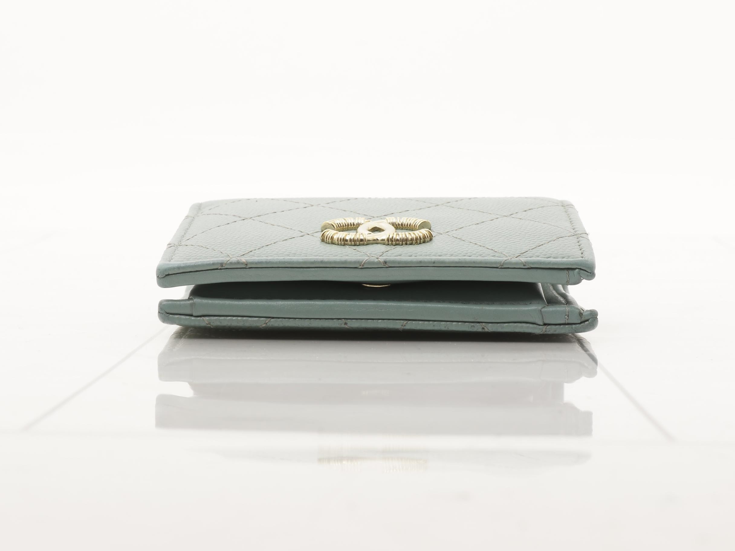 Folding wallet — view 3