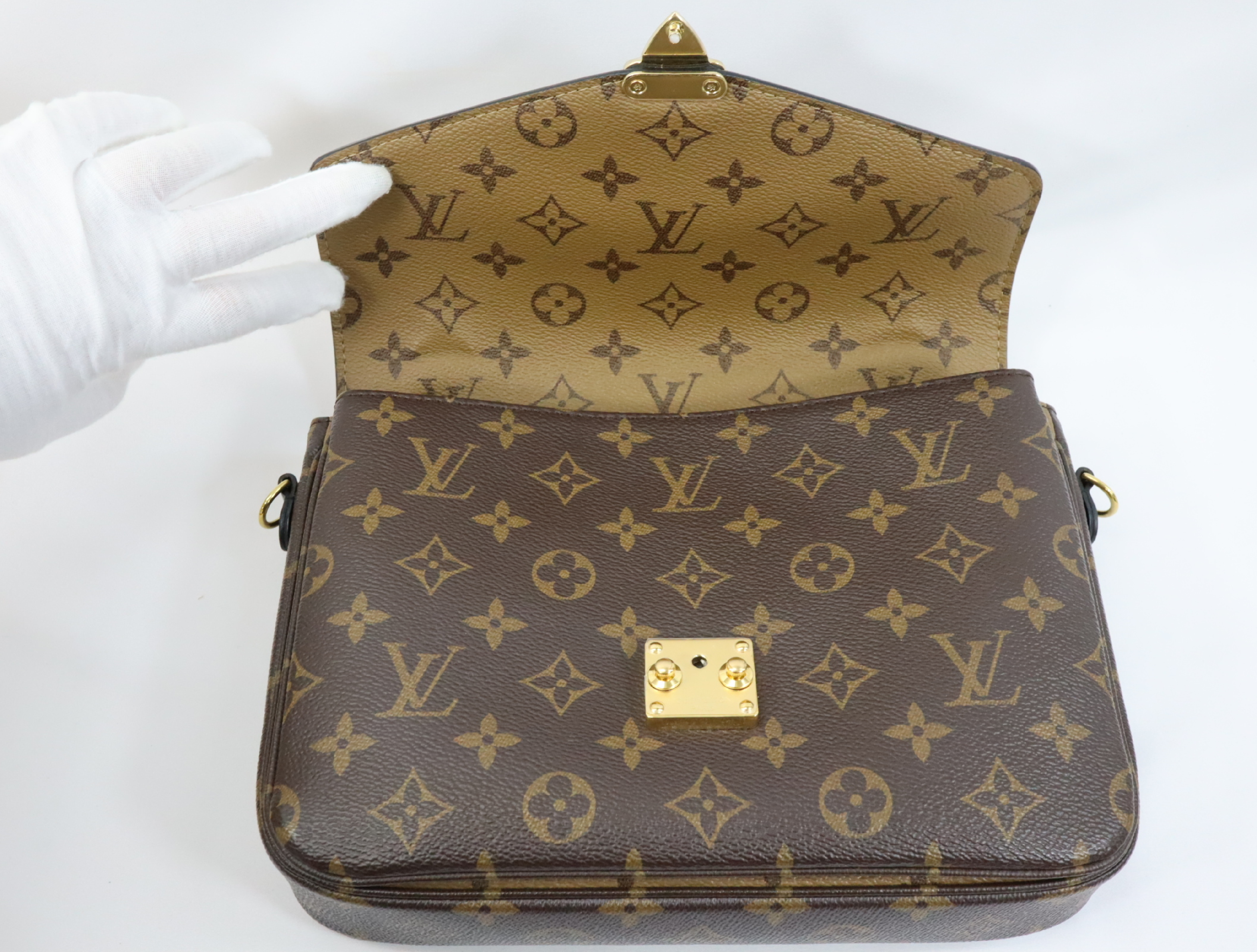 Monogram Reverse Pochette Metis MM M44876 Shoulder Bag (RFID detected) — view 13