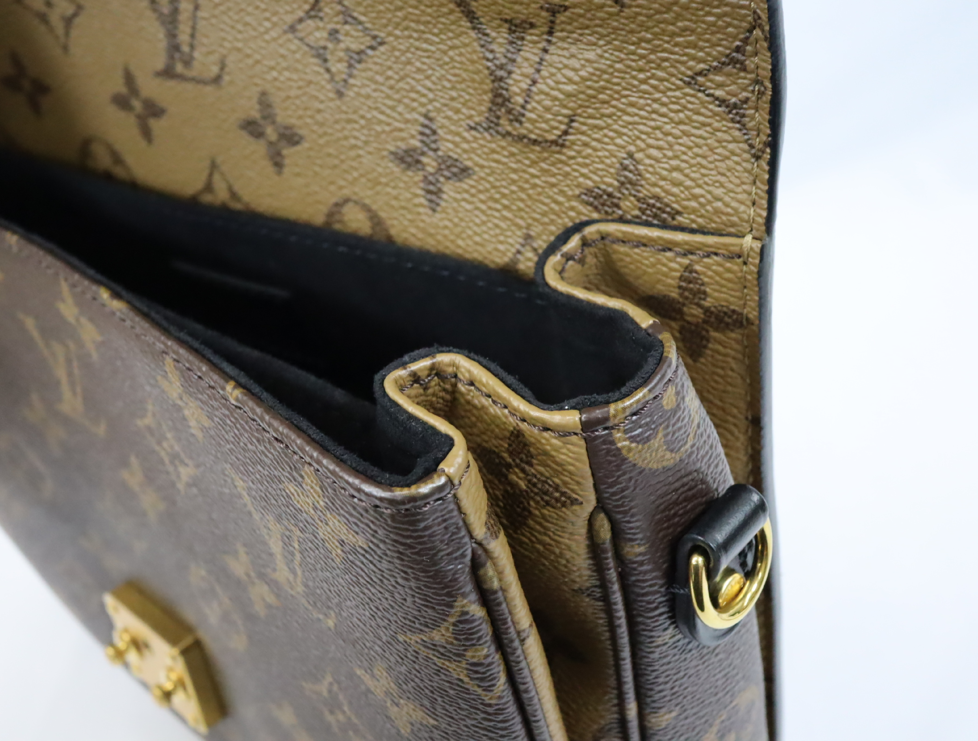 Monogram Reverse Pochette Metis MM M44876 Shoulder Bag (RFID detected) — view 15