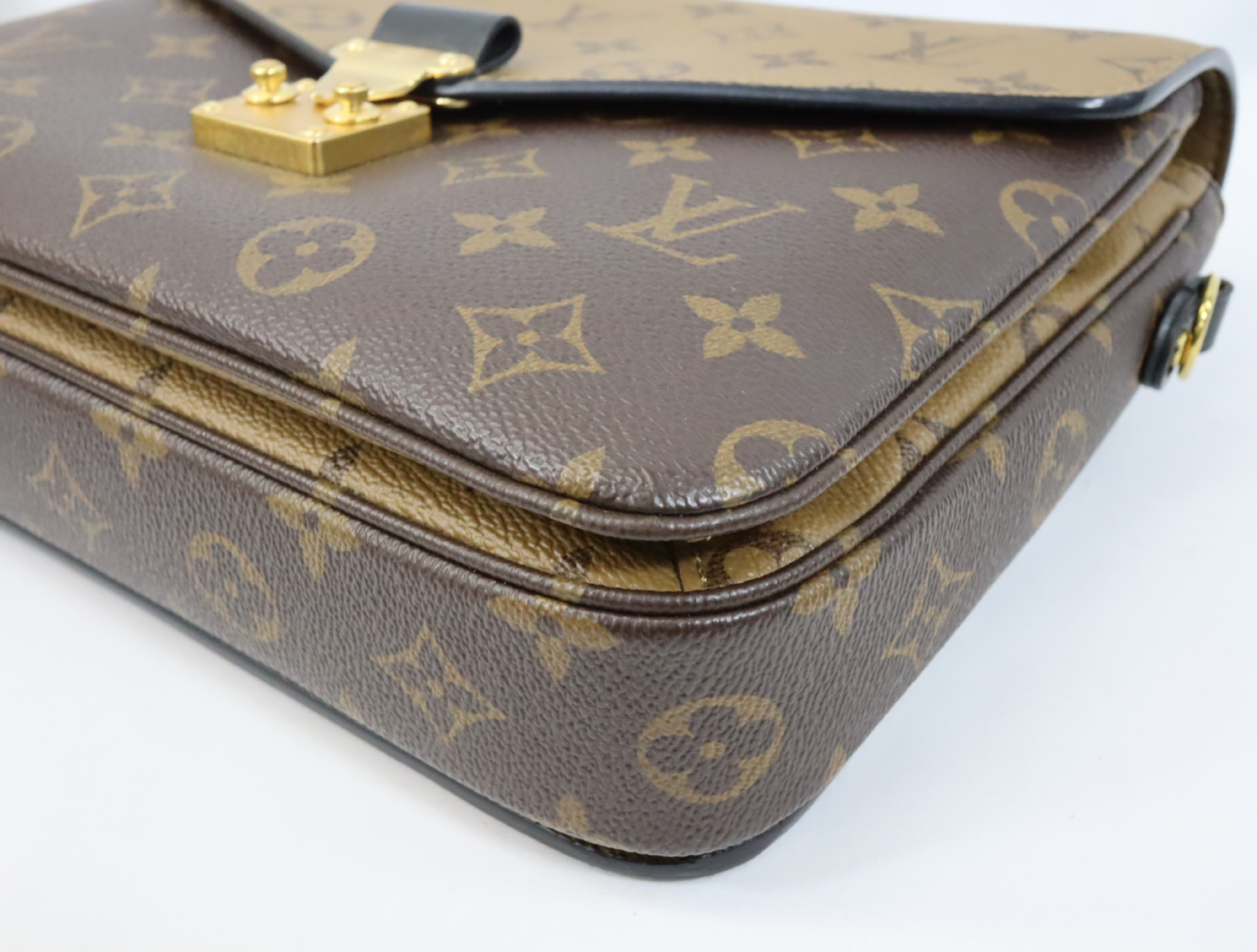 Monogram Reverse Pochette Metis MM M44876 Shoulder Bag (RFID detected) — view 6
