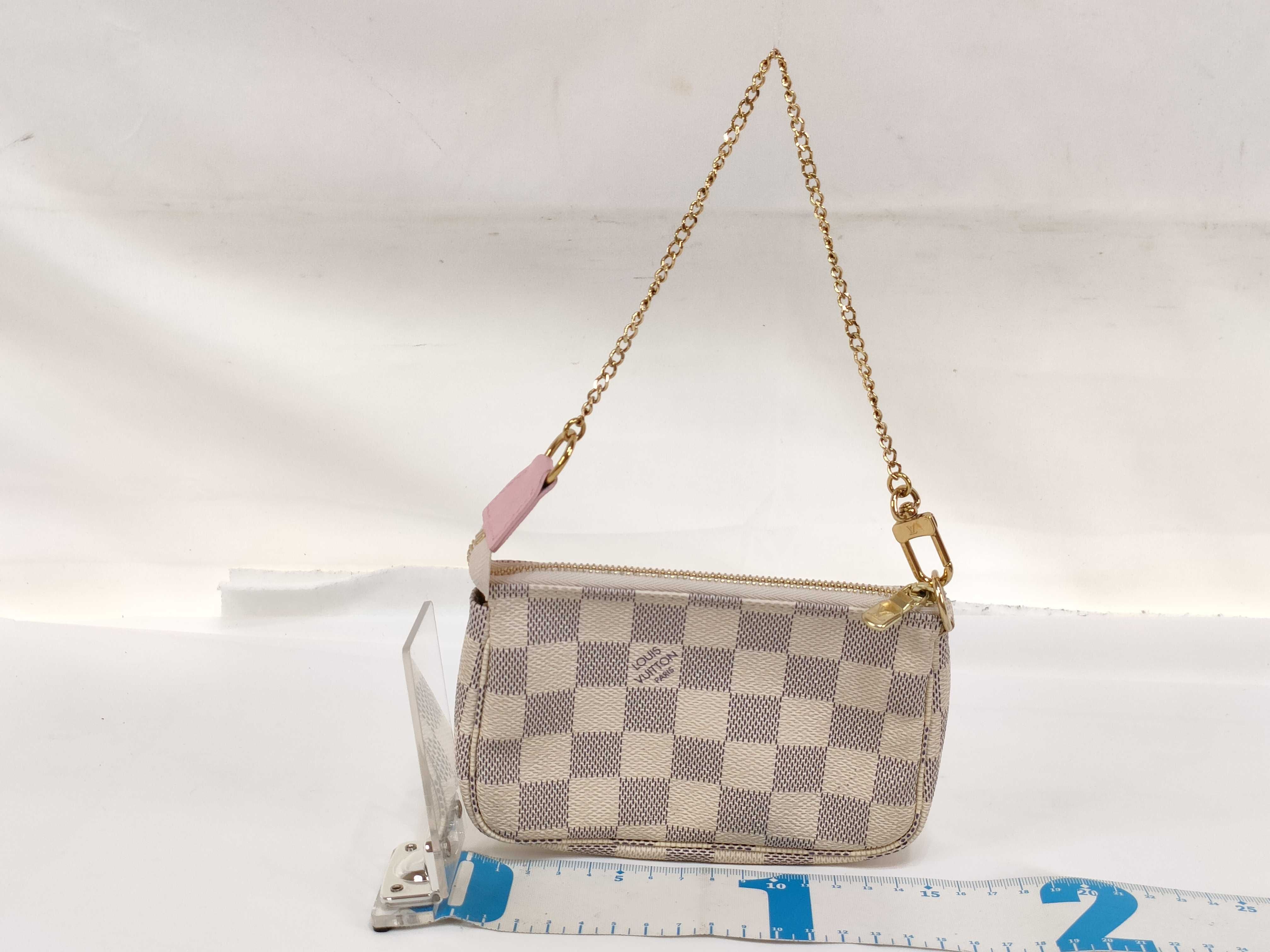 Damier Louis Vuitton Pouch — view 2