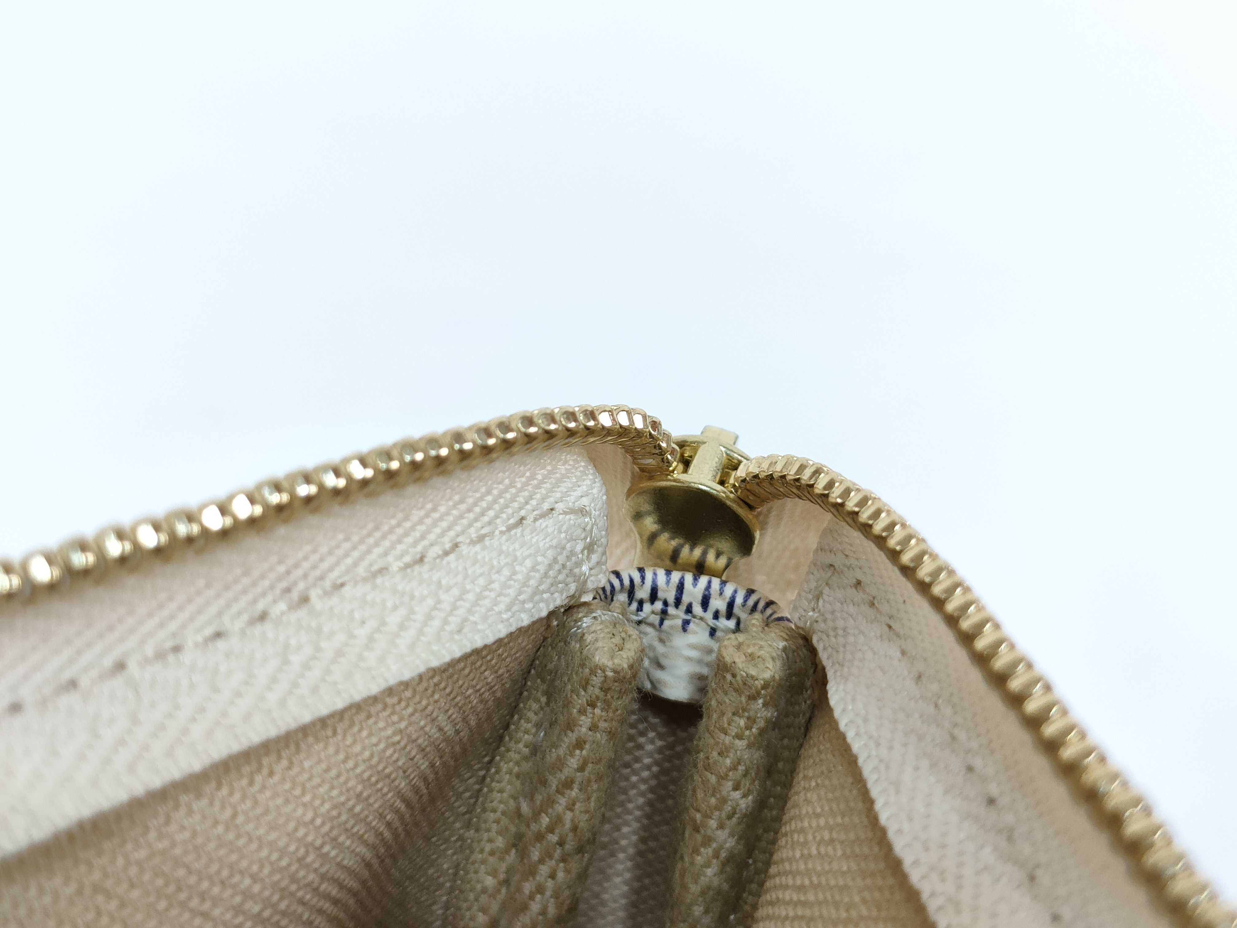 Damier Louis Vuitton Pouch — view 14