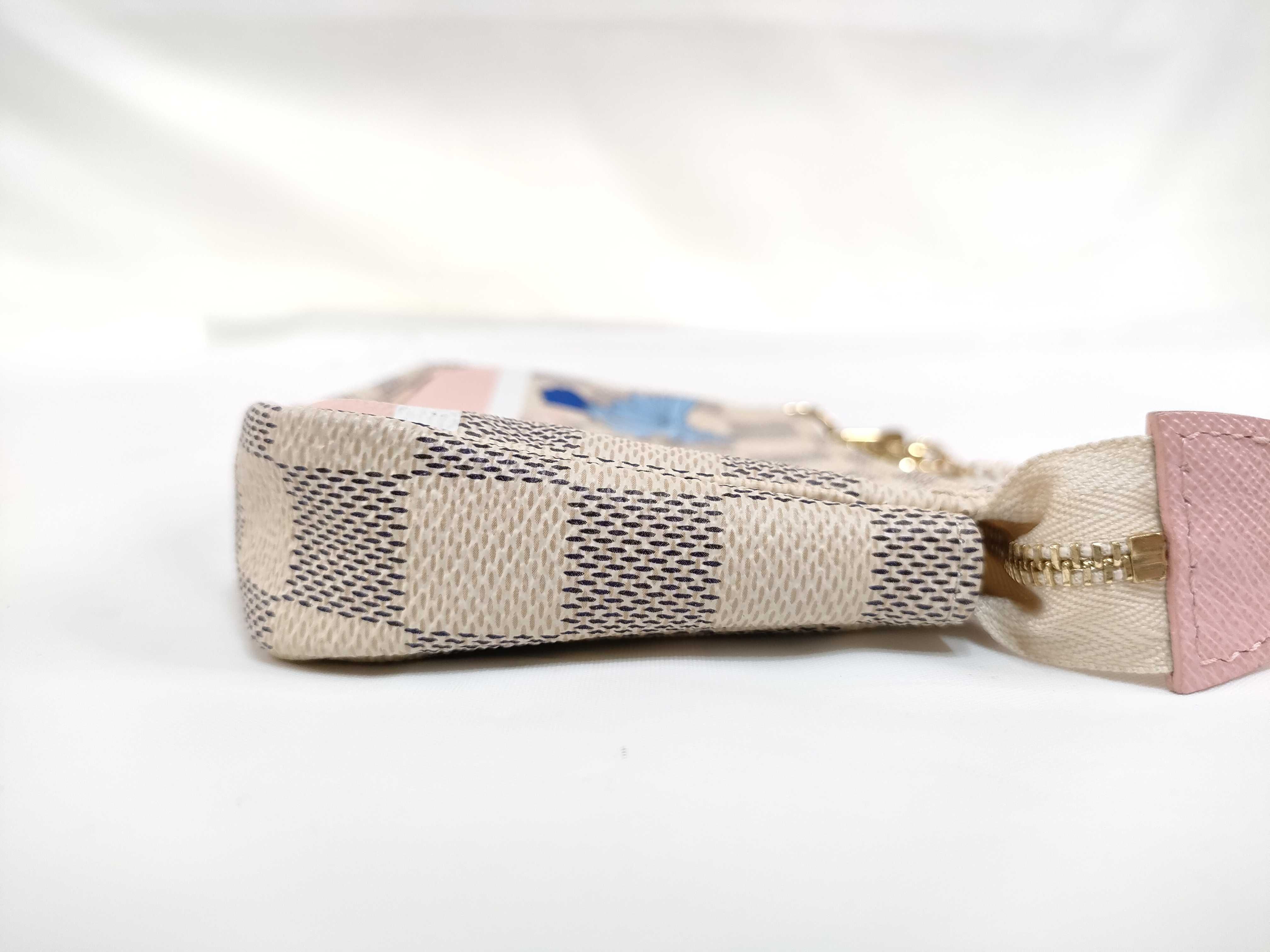 Damier Louis Vuitton Pouch — view 9