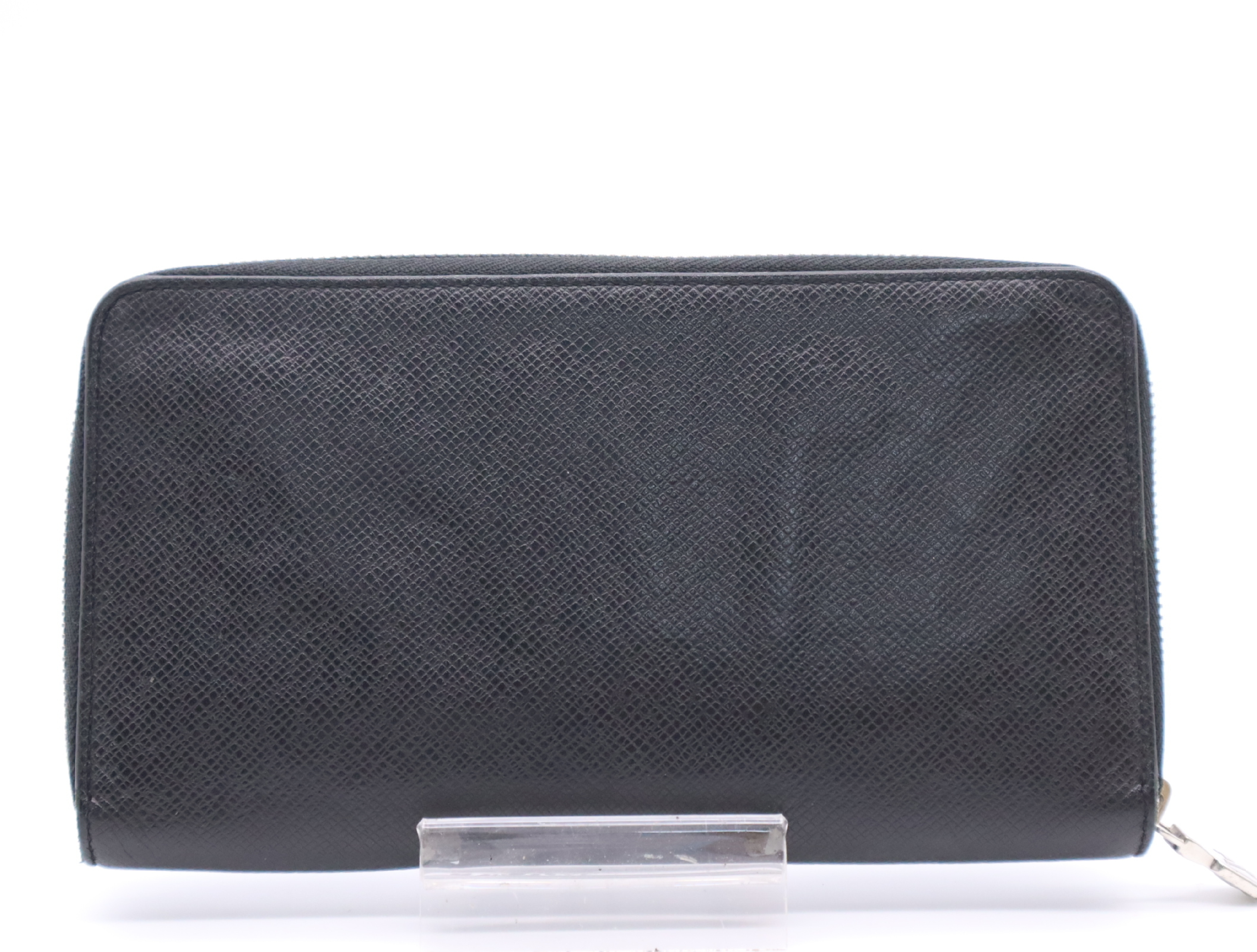 M30056 Leather Taiga Zippy Organizer NM Noir Organizer Wallet — view 2