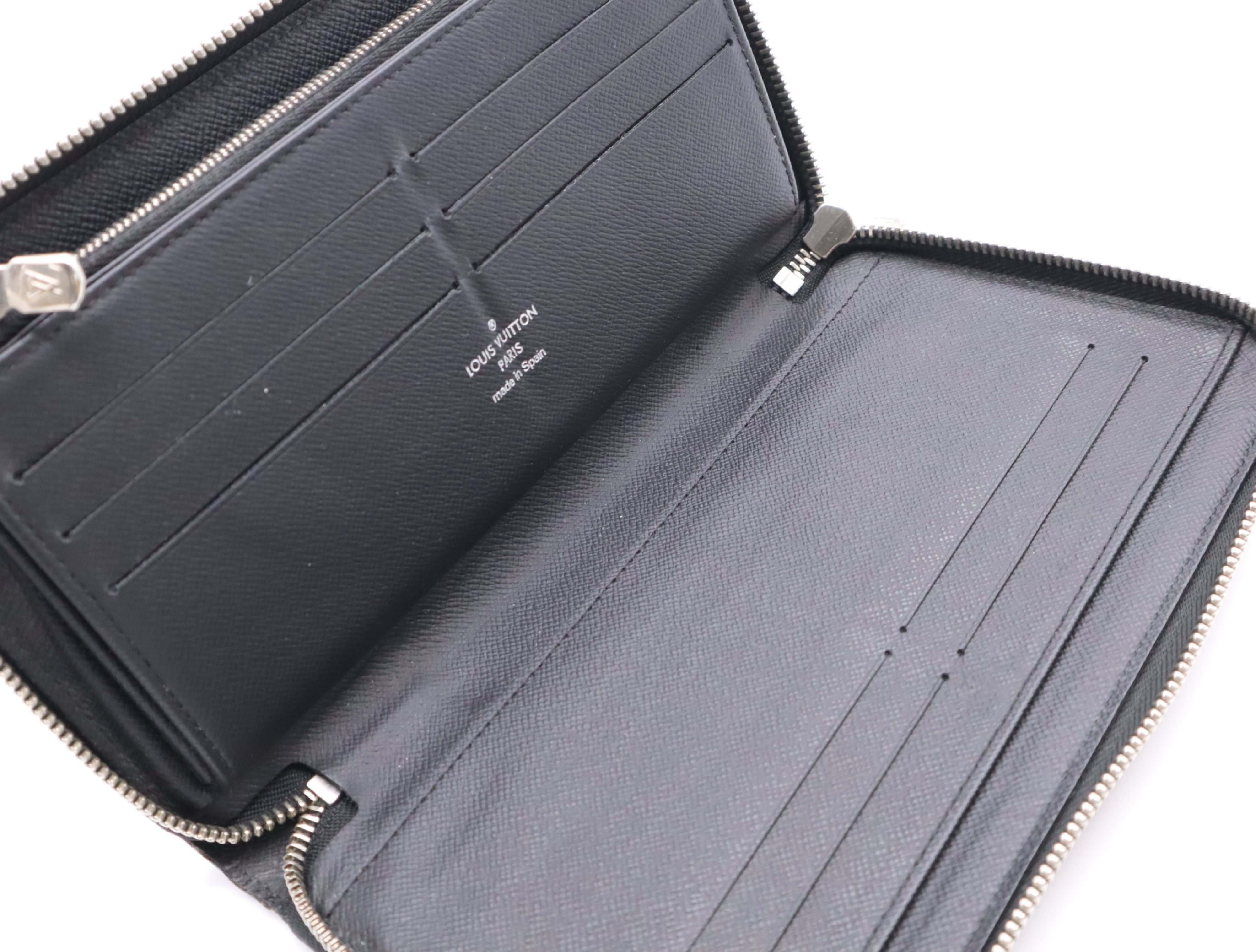 M30056 Leather Taiga Zippy Organizer NM Noir Organizer Wallet — view 10