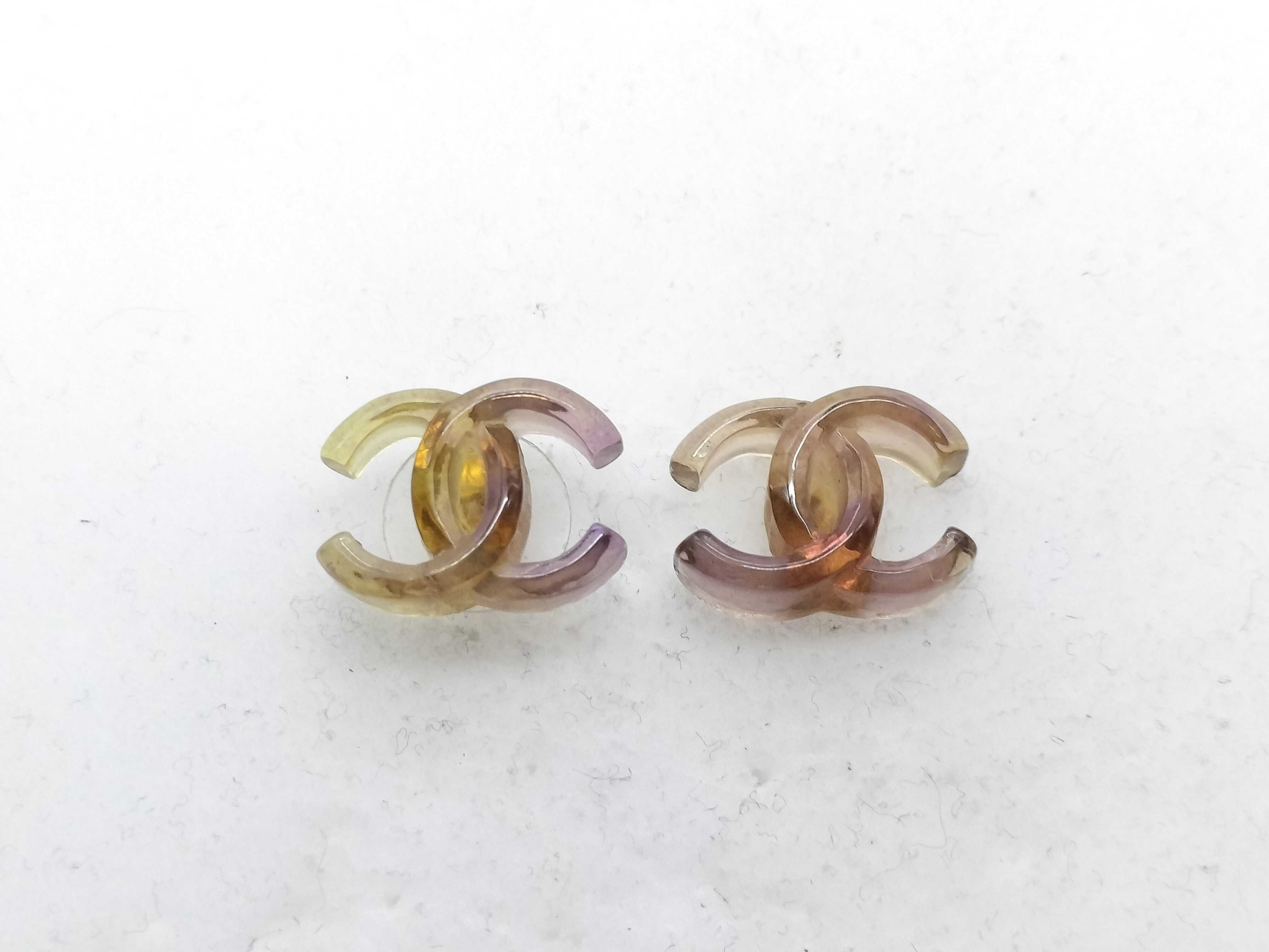 02P Earring (One earring without backing)
