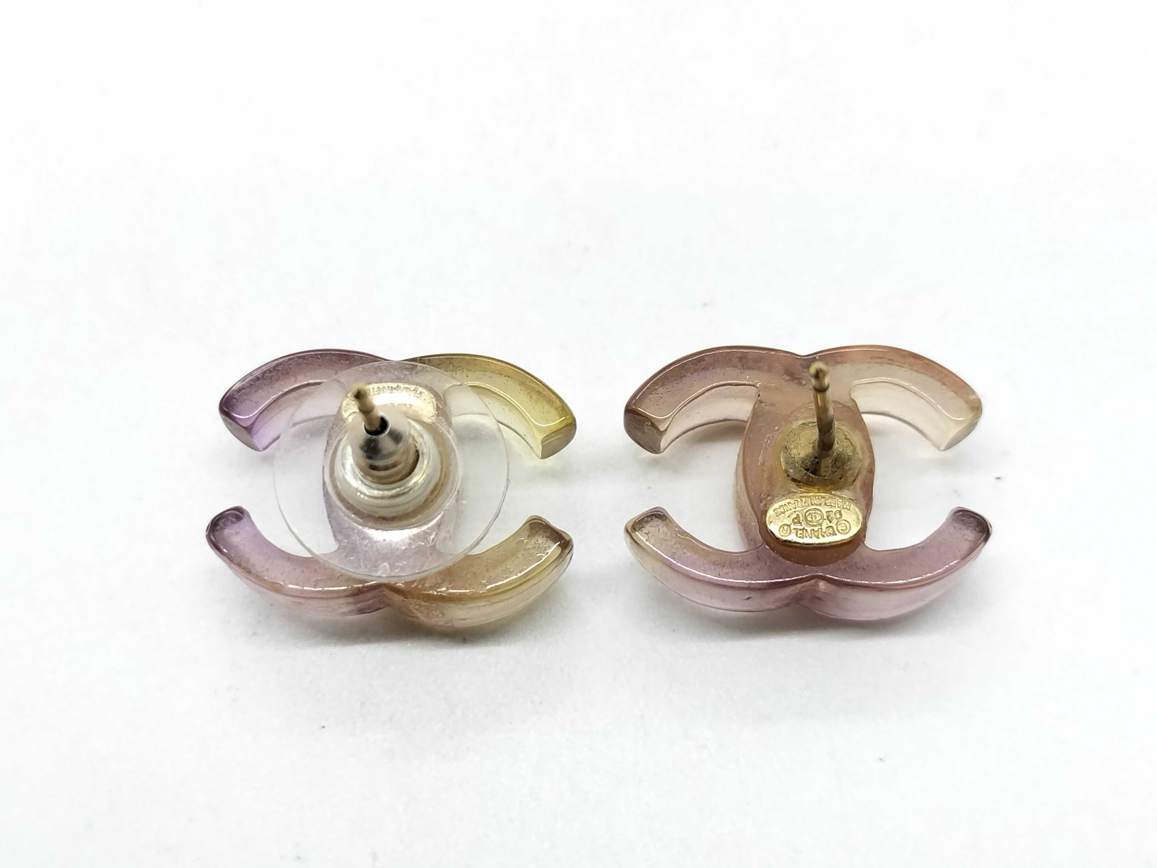 02P Earring (One earring without backing) — view 3