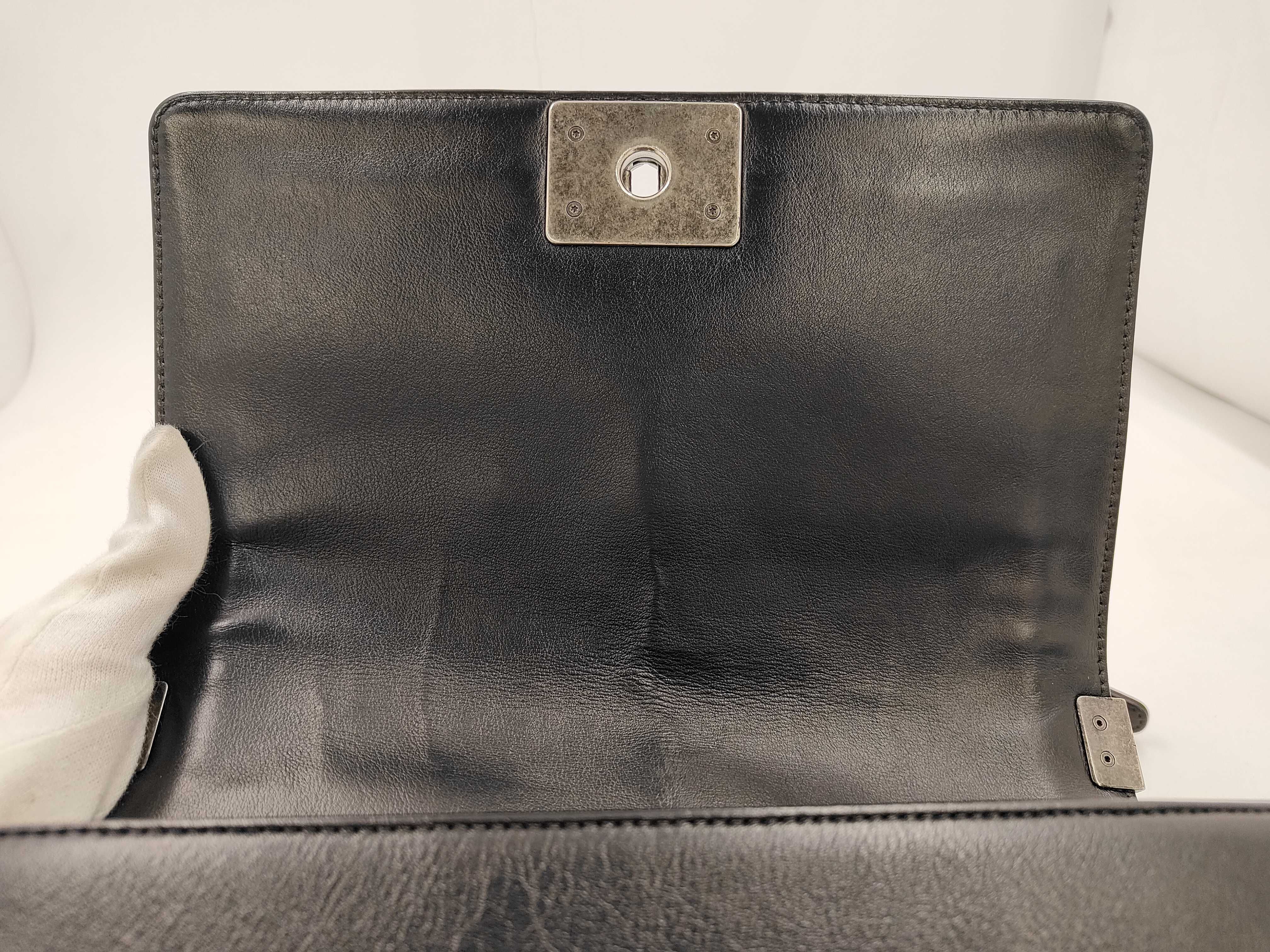 Boy Chanel 25 Gunmetal Hardware Chain Shoulder Bag Black (Serial Number 19) — view 8