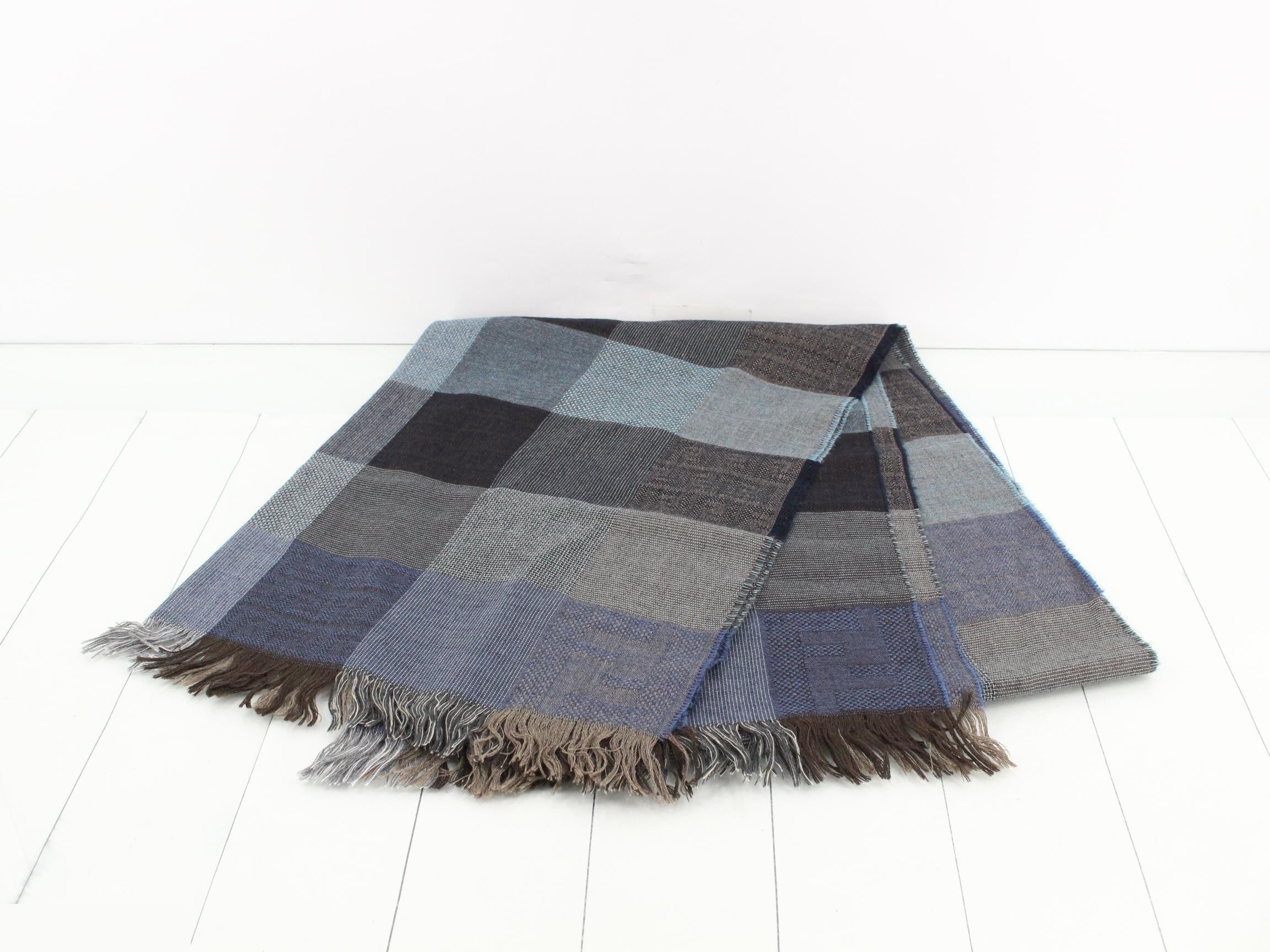 Scarf, unused item — view 2