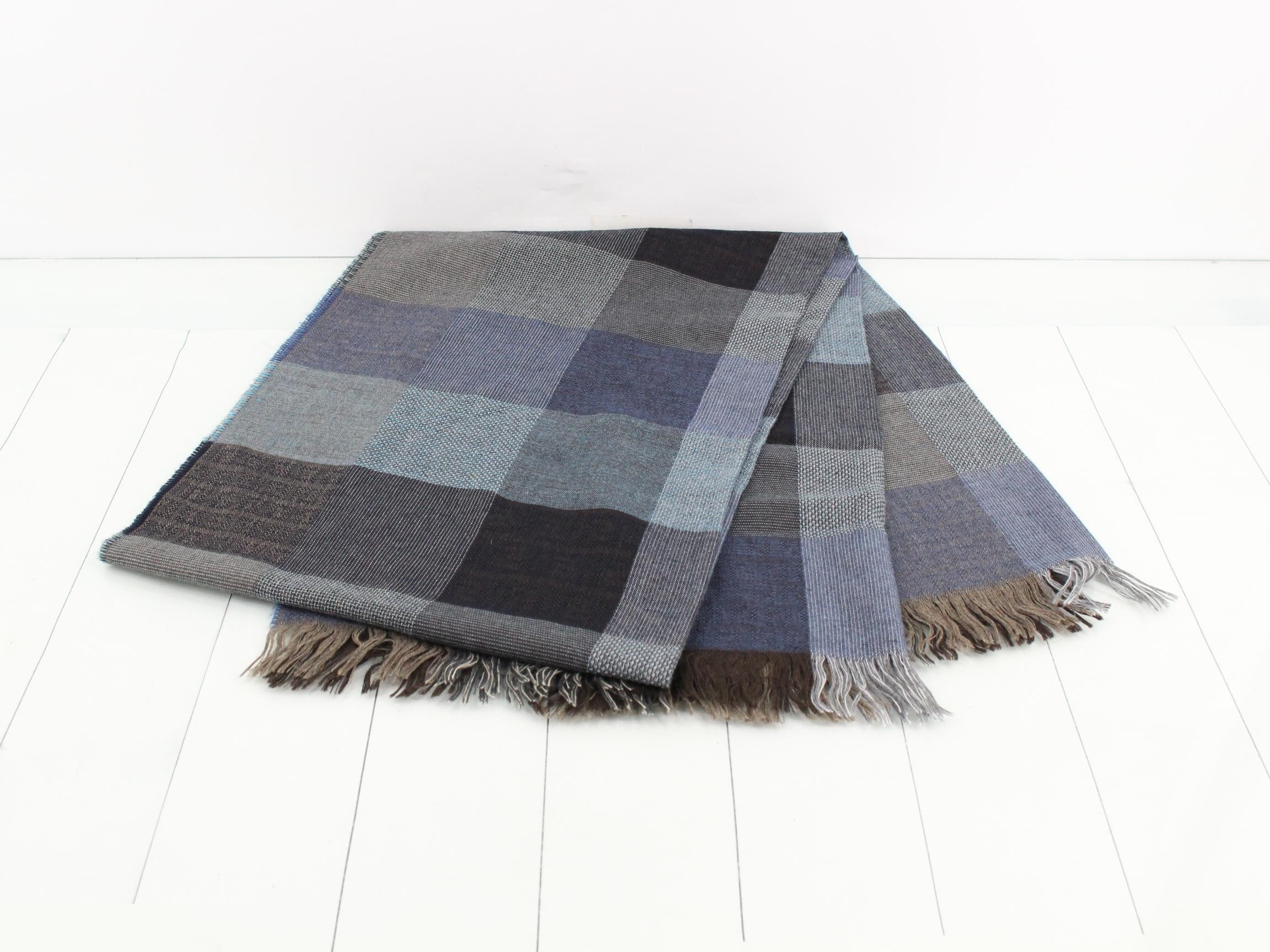 Scarf, unused item — view 3