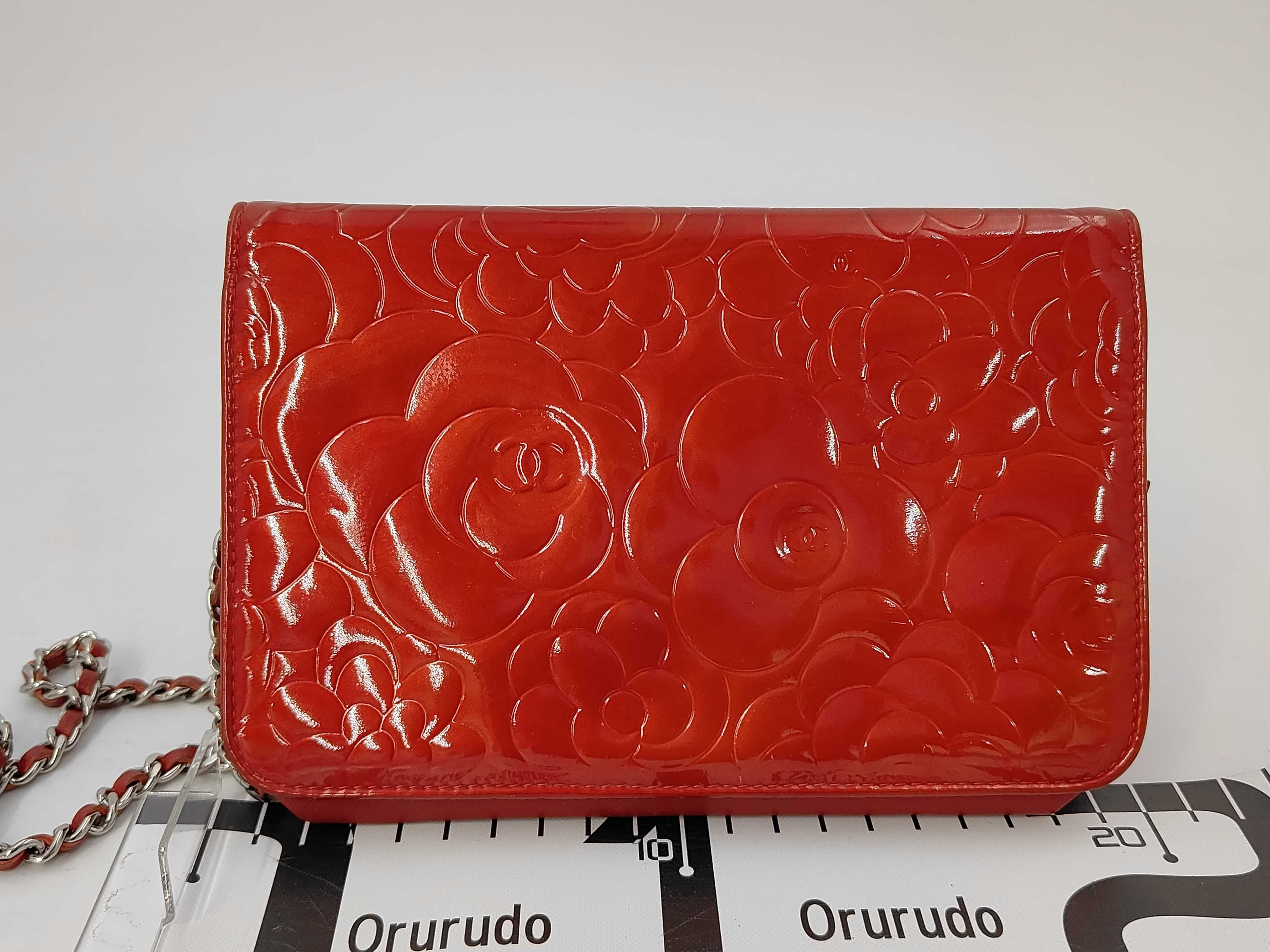Coco Mark Camellia Chain Wallet Shoulder Bag — view 2