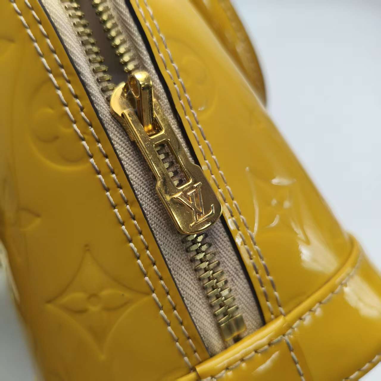 【*Shipped from: China*】LOUIS VUITTON Alma Patent Leather Shoulder Bag — view 9