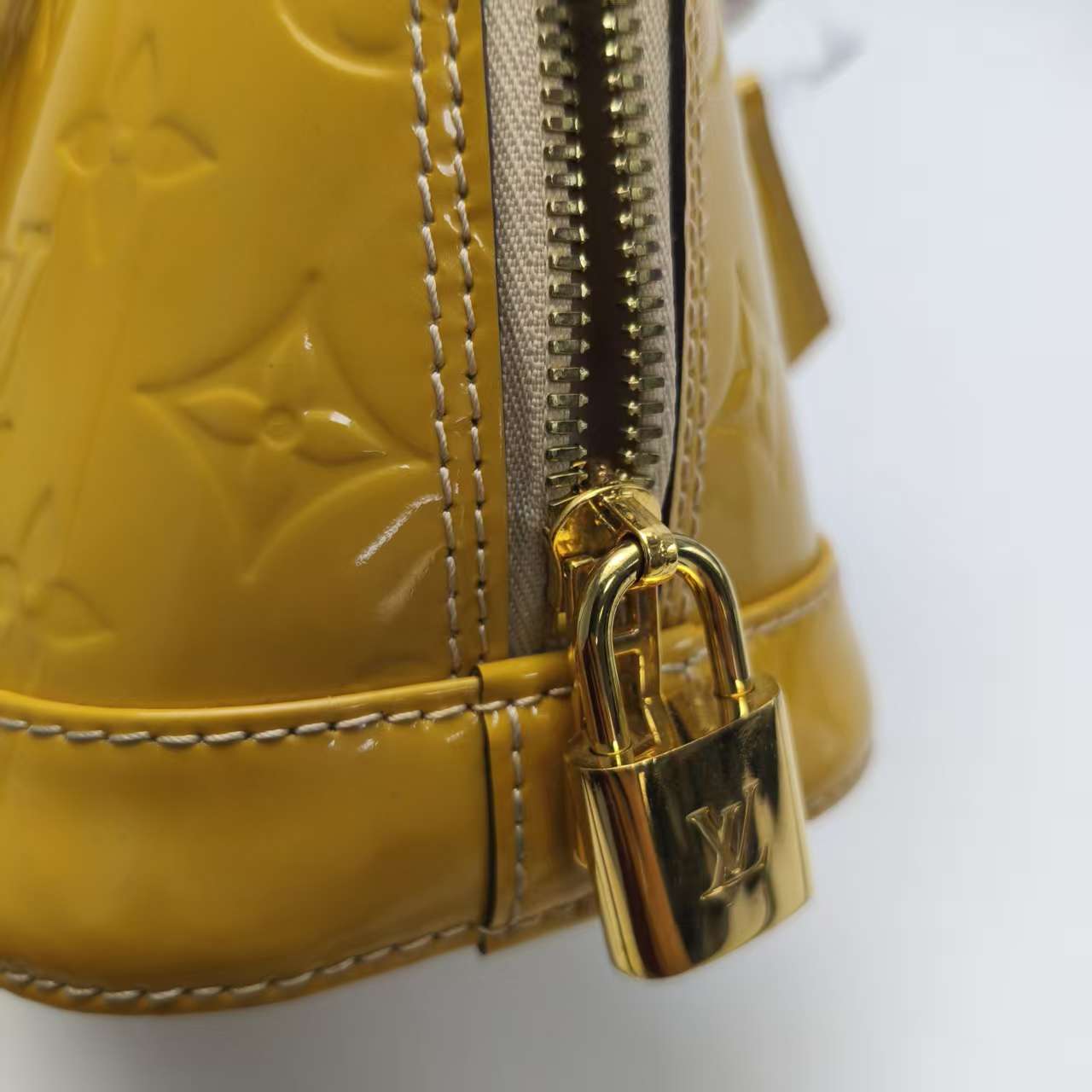 【*Shipped from: China*】LOUIS VUITTON Alma Patent Leather Shoulder Bag — view 10